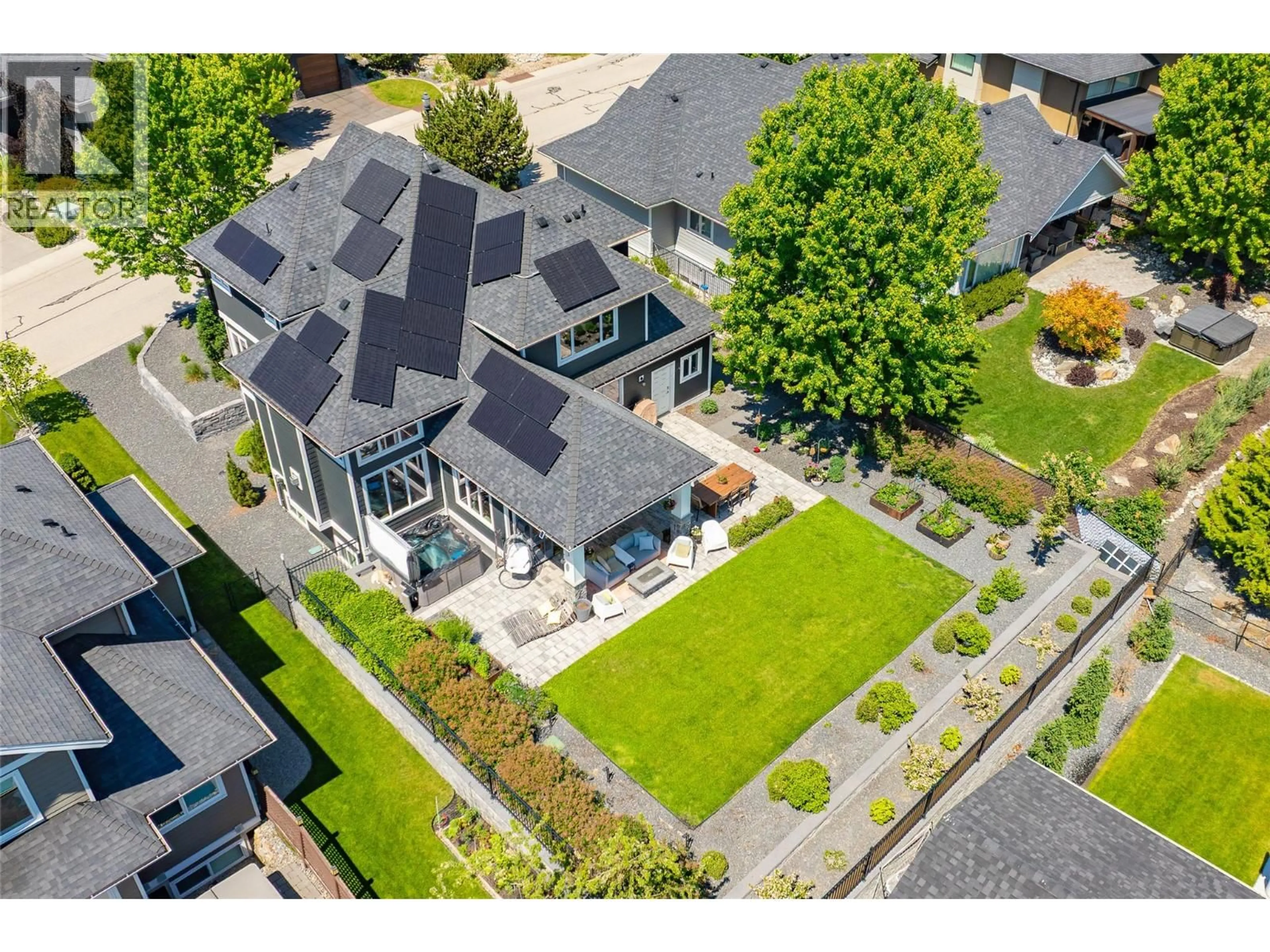A pic from outside/outdoor area/front of a property/back of a property/a pic from drone, street for 147 SKYLAND DRIVE, Kelowna British Columbia V1V3A2