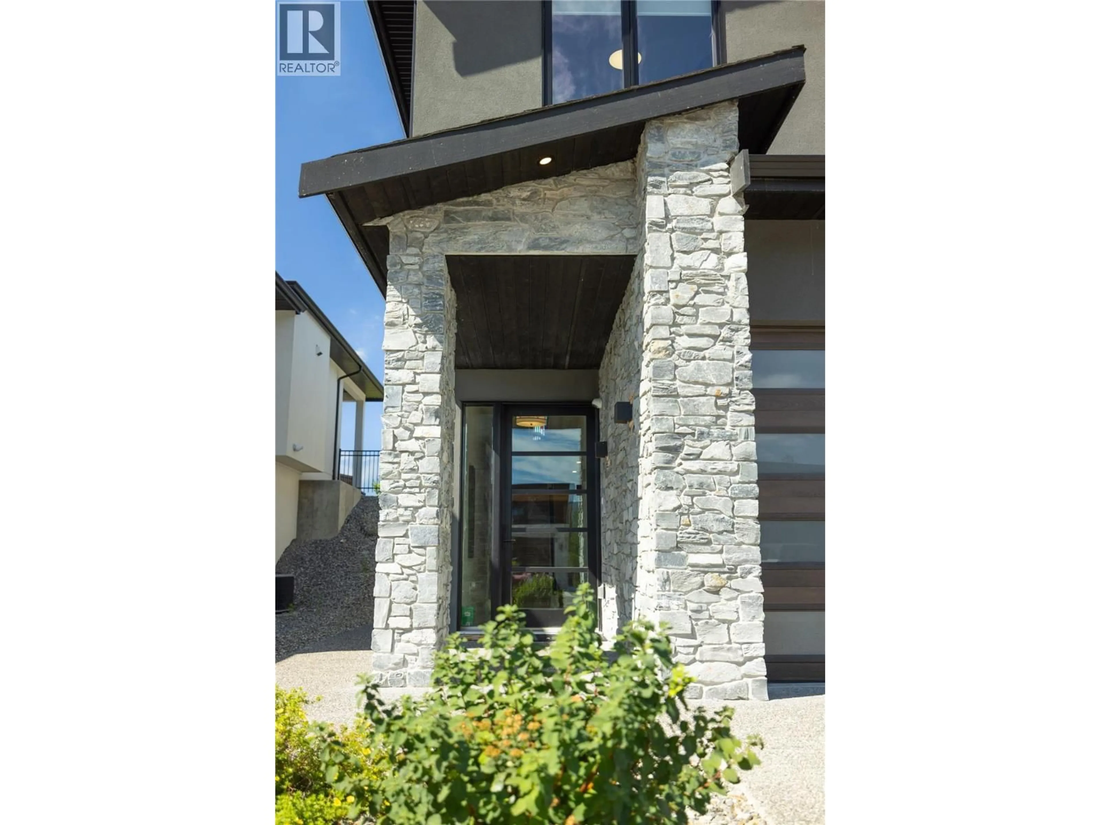 Indoor entryway for 10272 LONG ROAD, Lake Country British Columbia V4V0A9