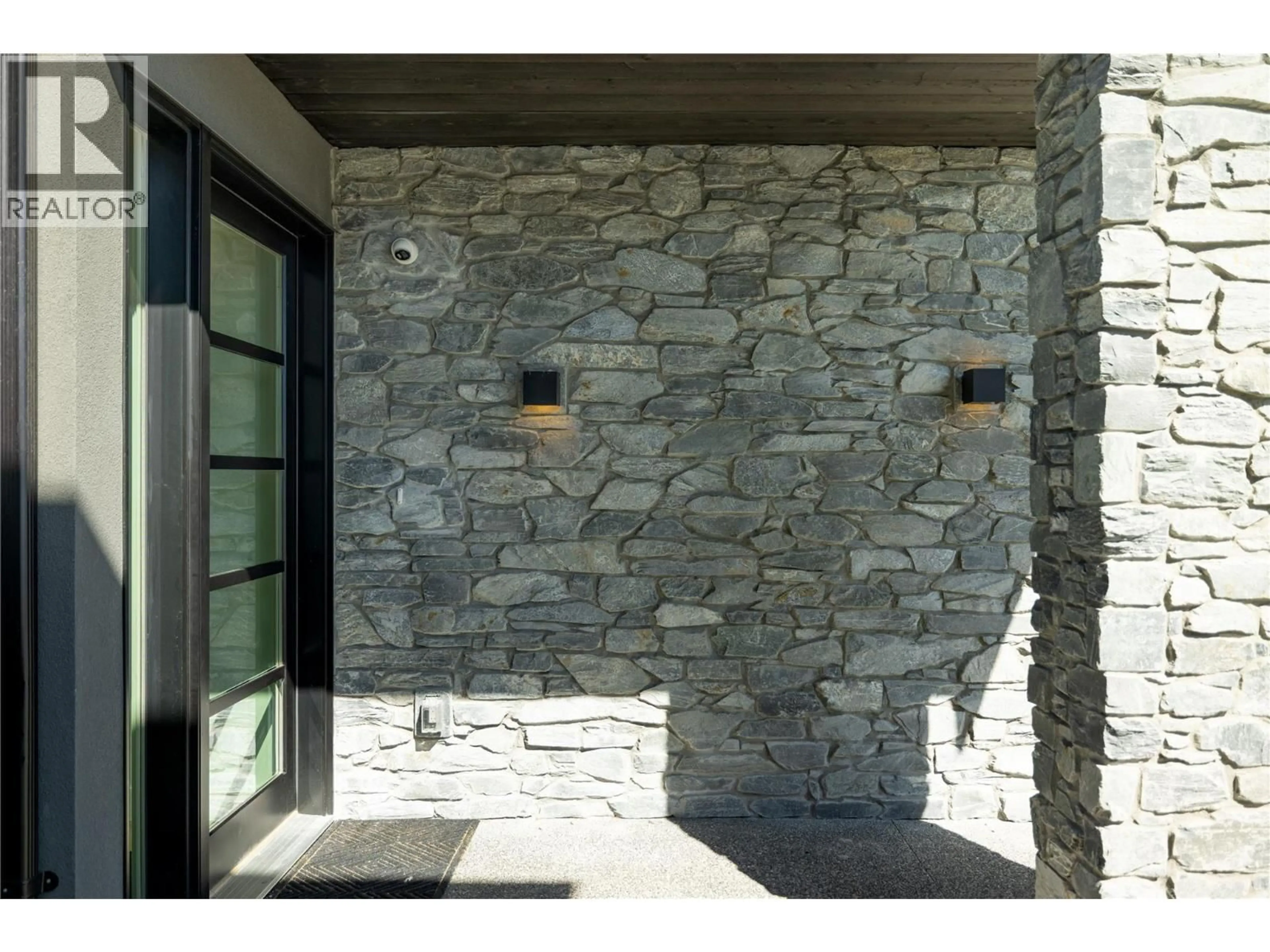 Indoor entryway for 10272 LONG ROAD, Lake Country British Columbia V4V0A9