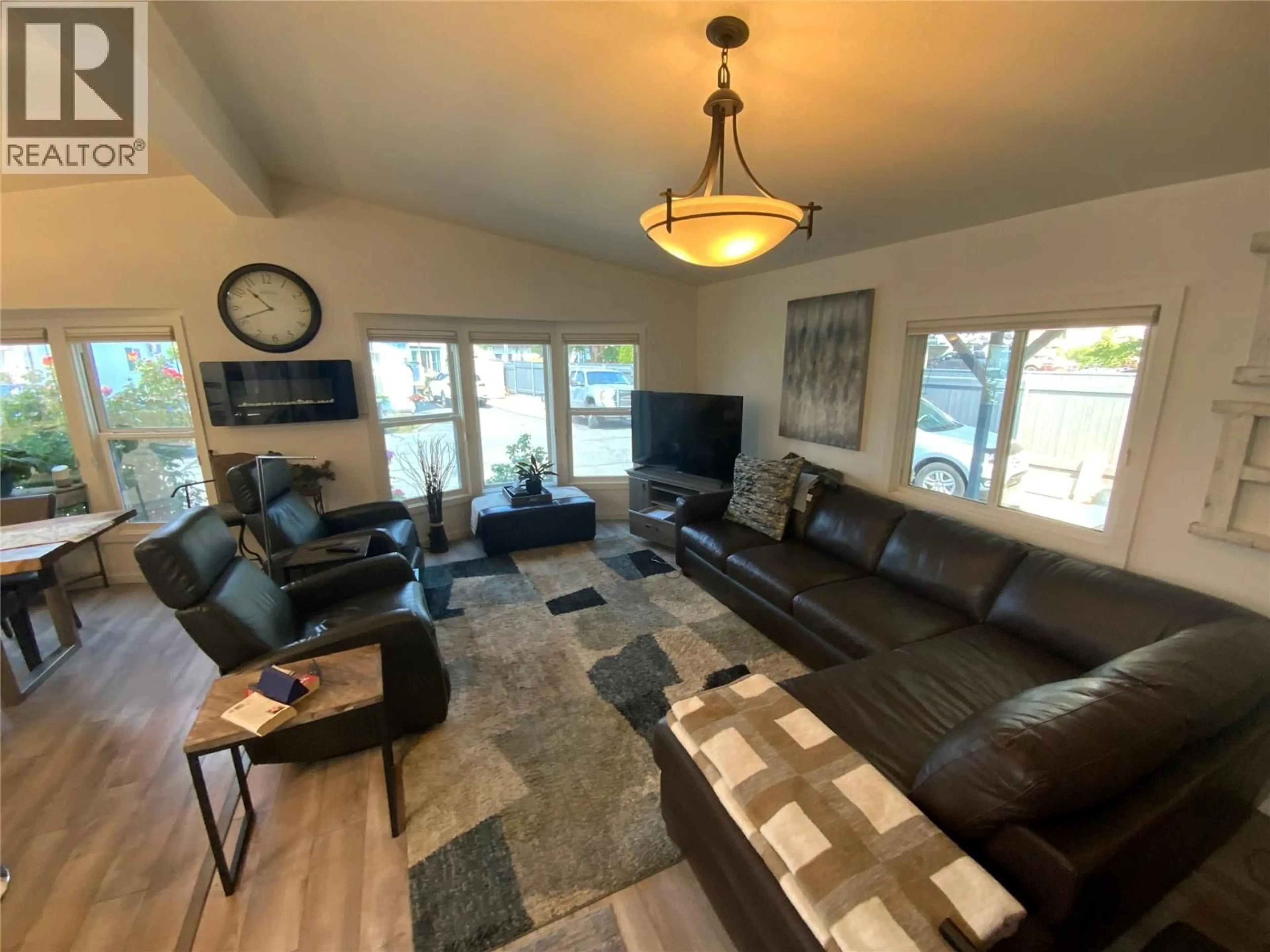 Living room with furniture, unknown for 45 - 999 BURNABY AVENUE, Penticton British Columbia V2A1G7