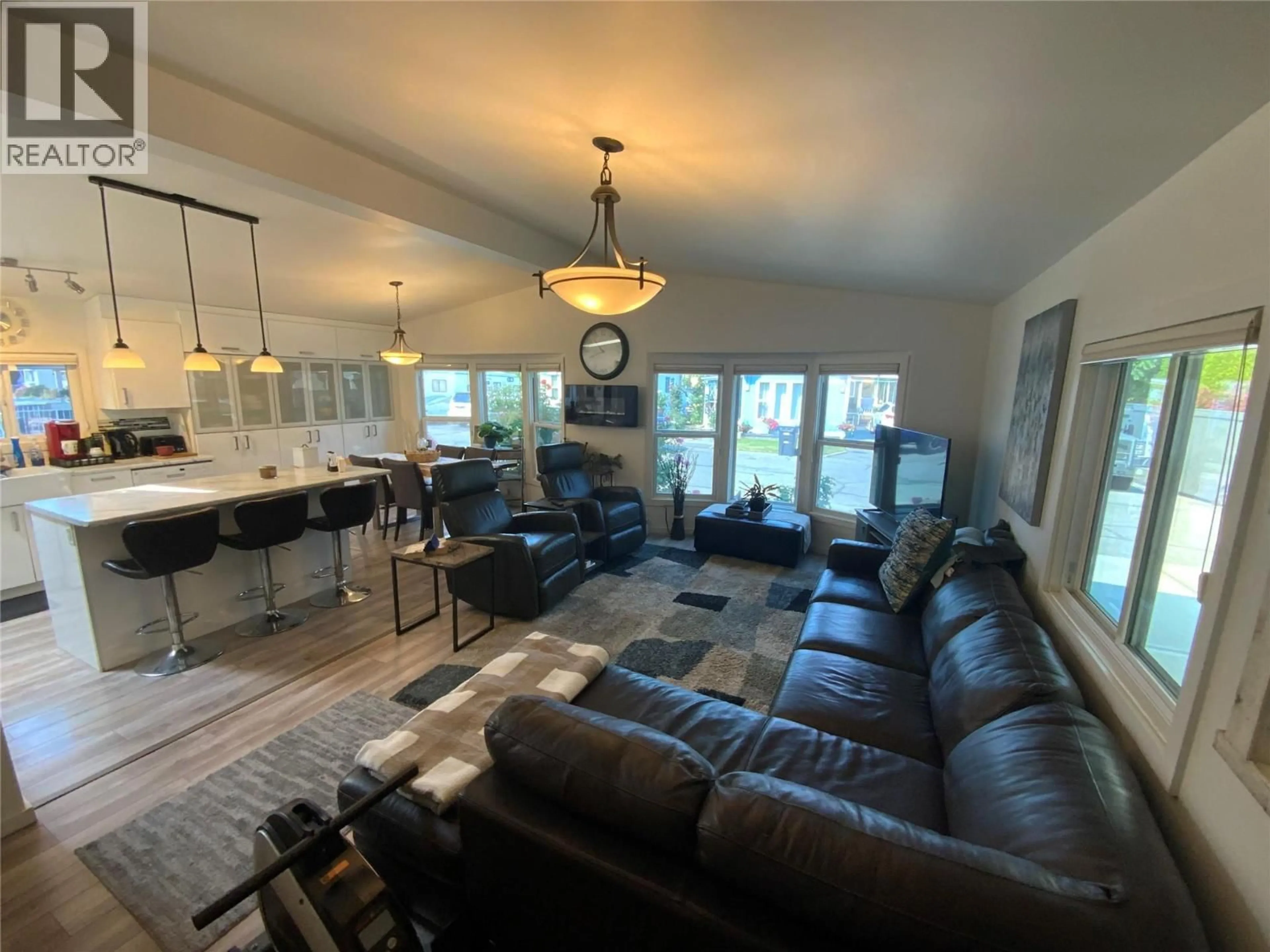 Living room with furniture, unknown for 45 - 999 BURNABY AVENUE, Penticton British Columbia V2A1G7