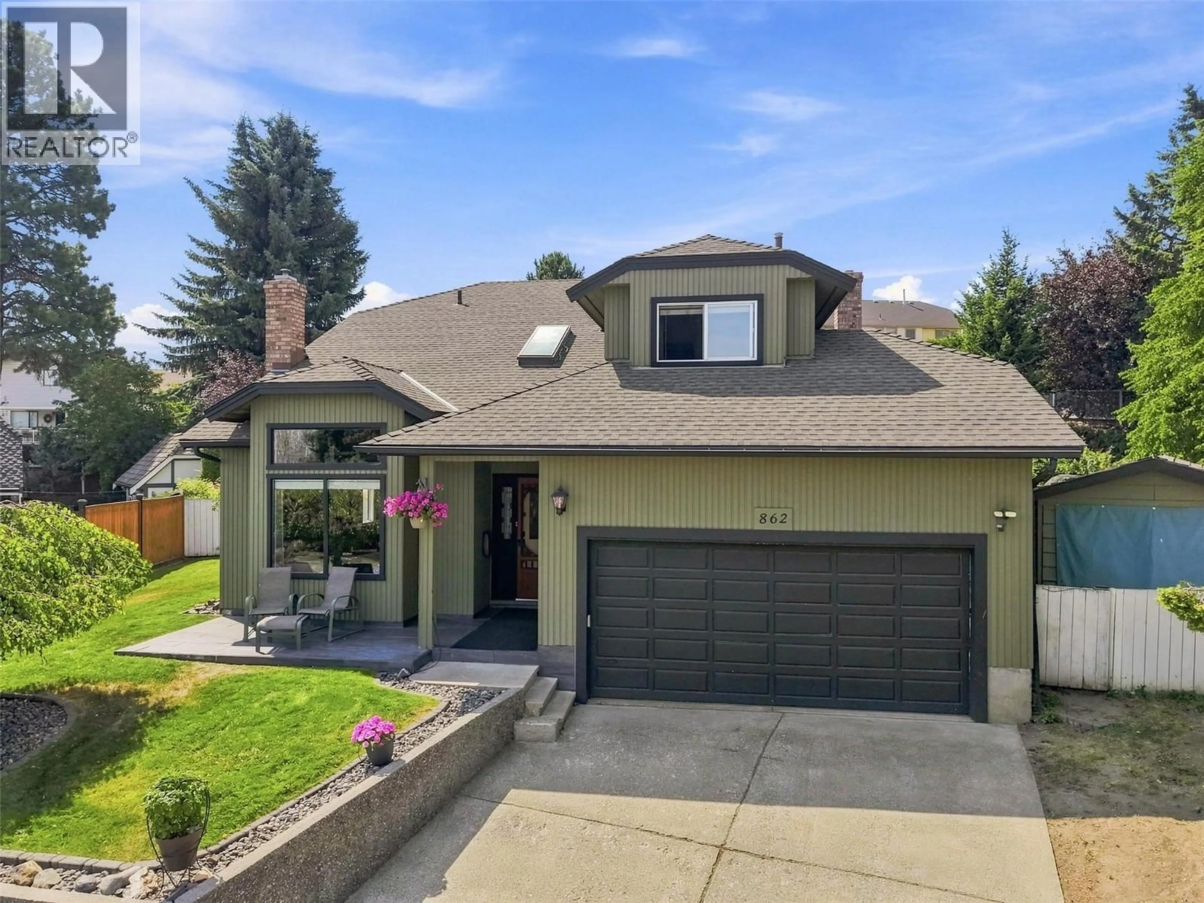 Home with vinyl exterior material, street for 862 GREYBRIAR COURT, Kamloops British Columbia V1S1K5