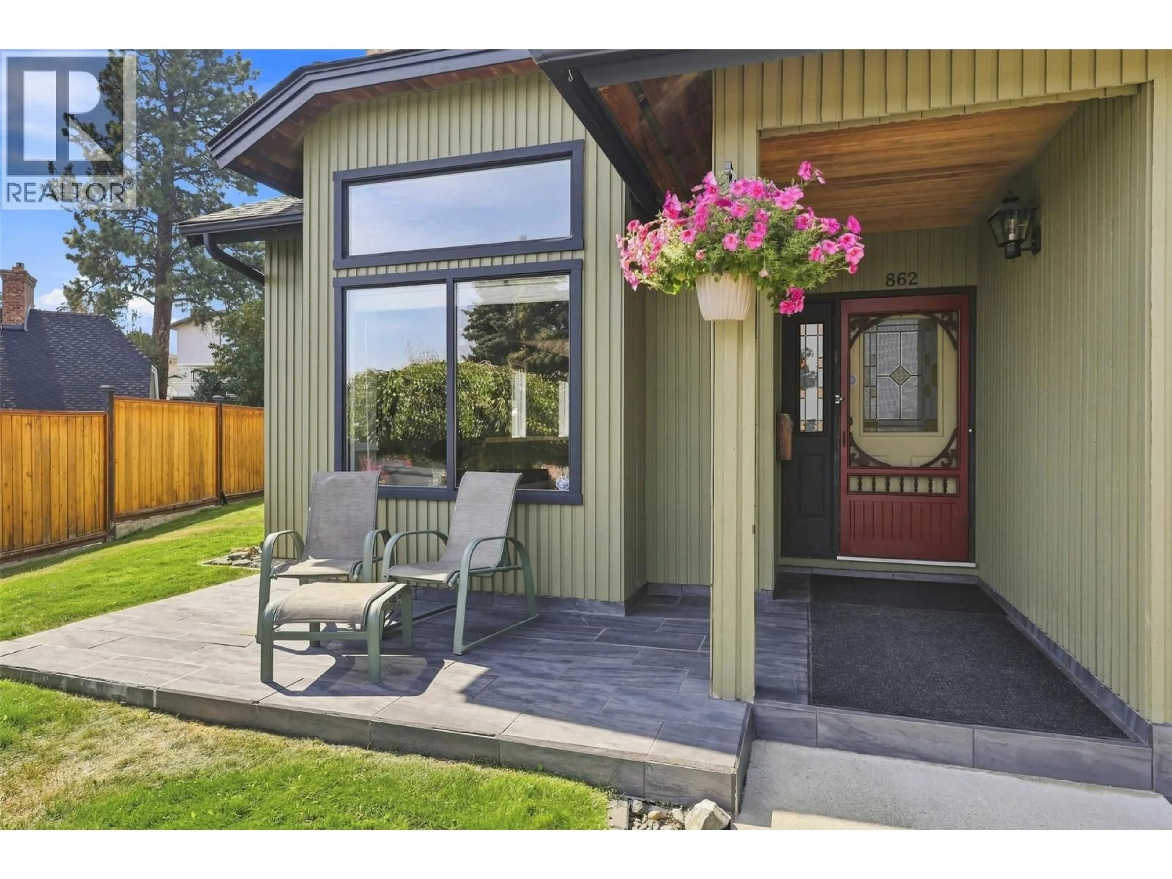 Indoor entryway for 862 GREYBRIAR COURT, Kamloops British Columbia V1S1K5