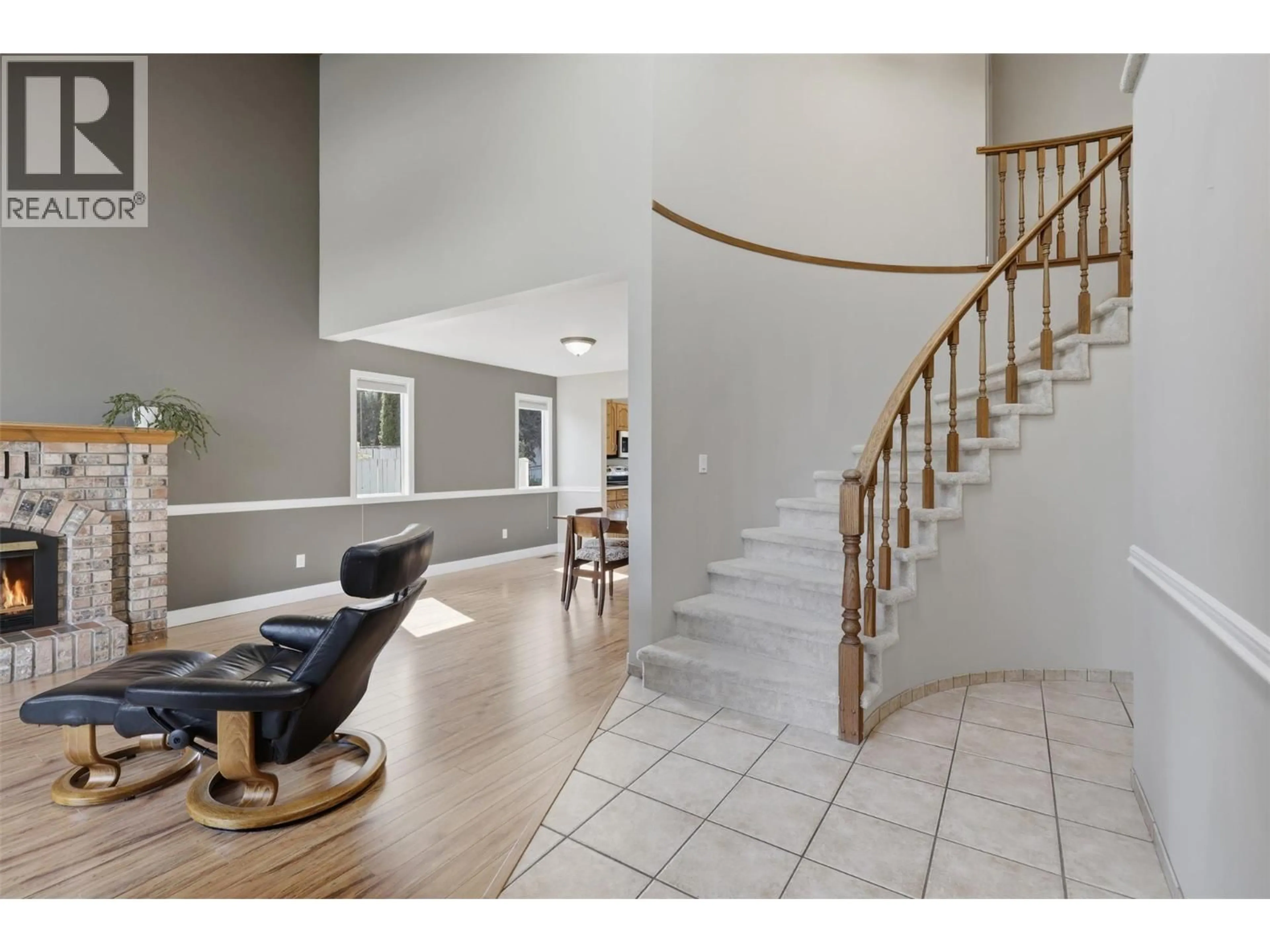 Indoor foyer for 862 GREYBRIAR COURT, Kamloops British Columbia V1S1K5
