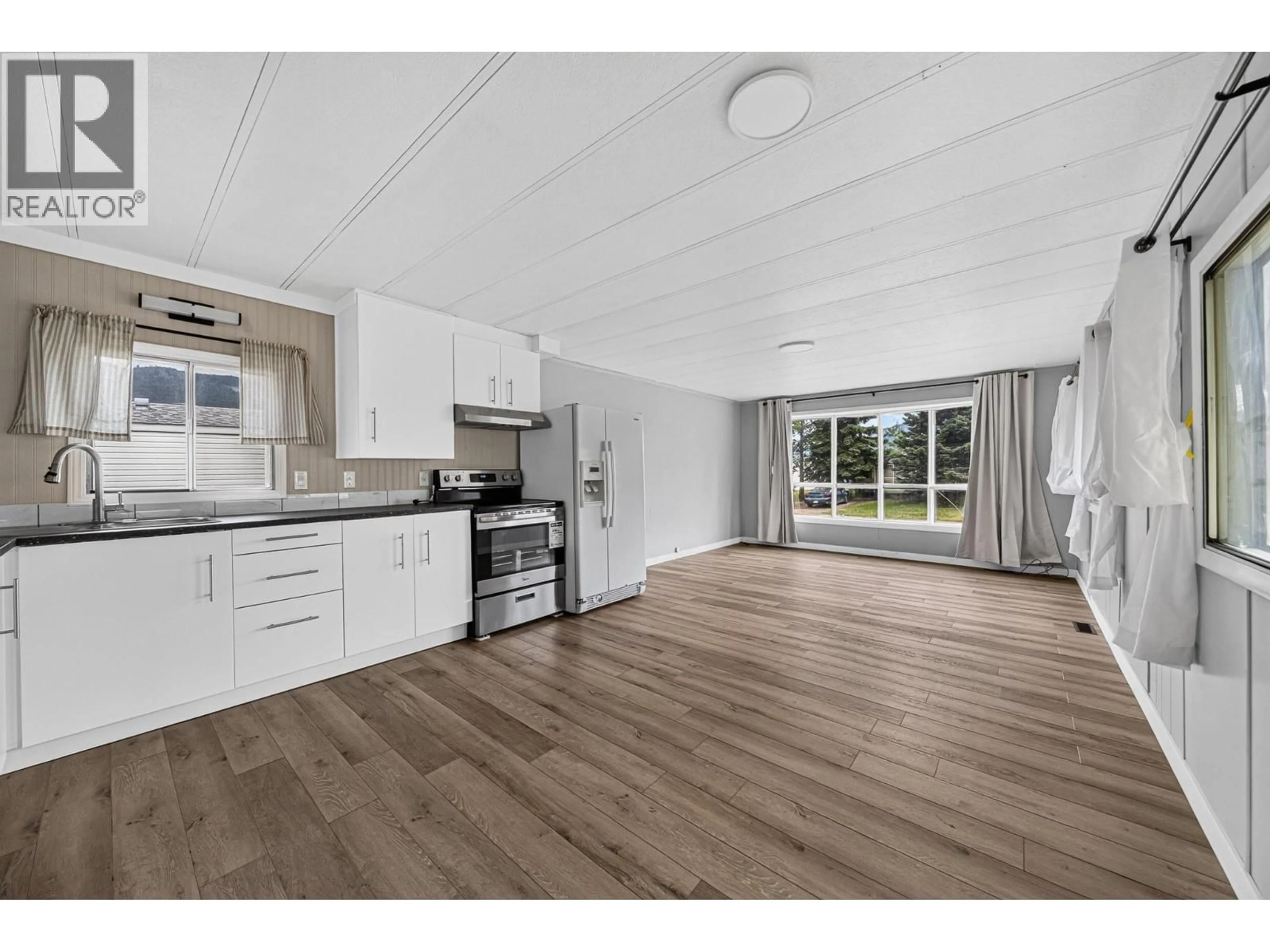 Open concept kitchen, unknown for D6 - 7555 HIGHWAY 43 OTHER, Sparwood British Columbia V0B2G1