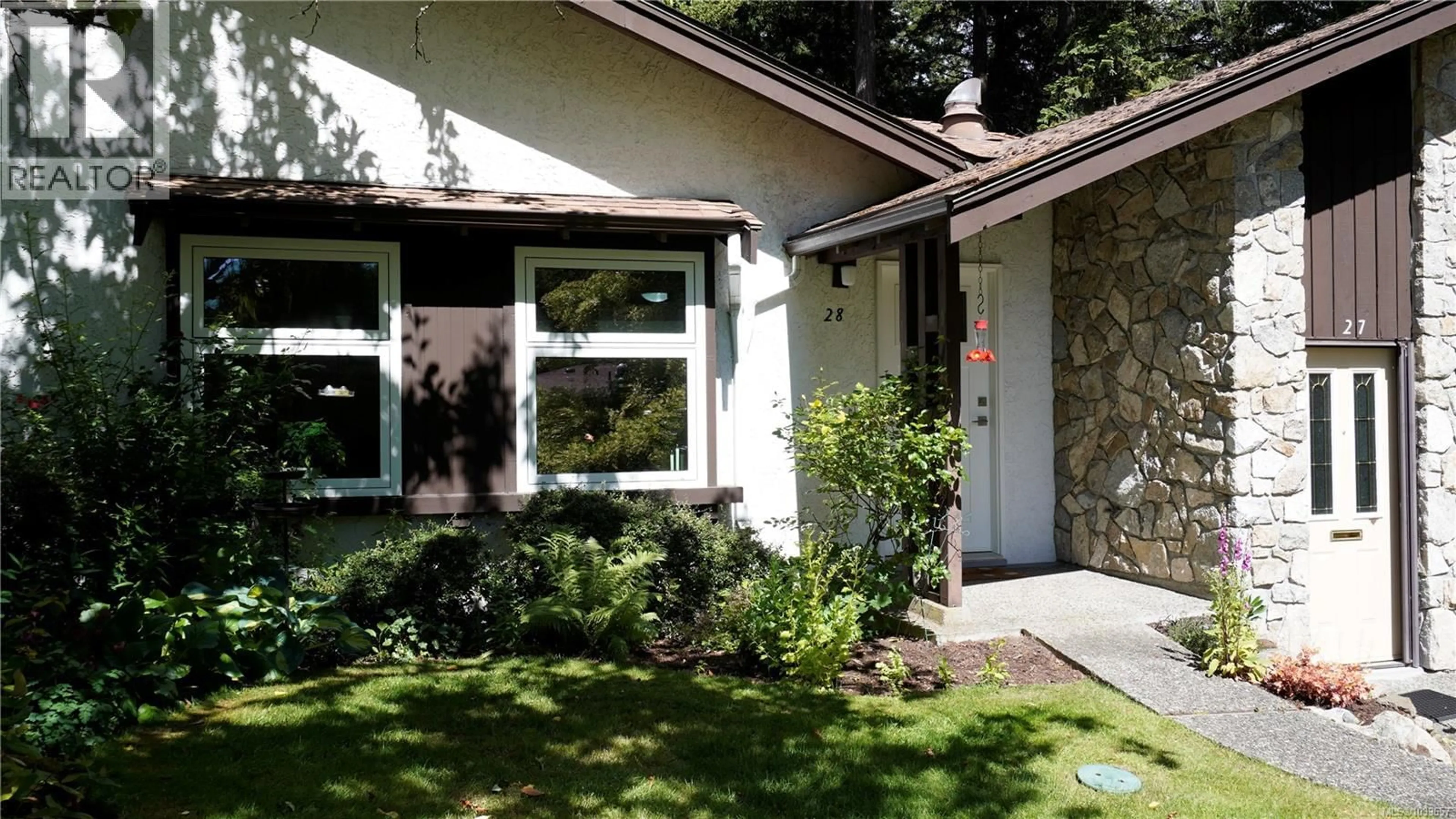 Home with vinyl exterior material, street for 28 - 278 ISLAND HIGHWAY, View Royal British Columbia V9B1G5
