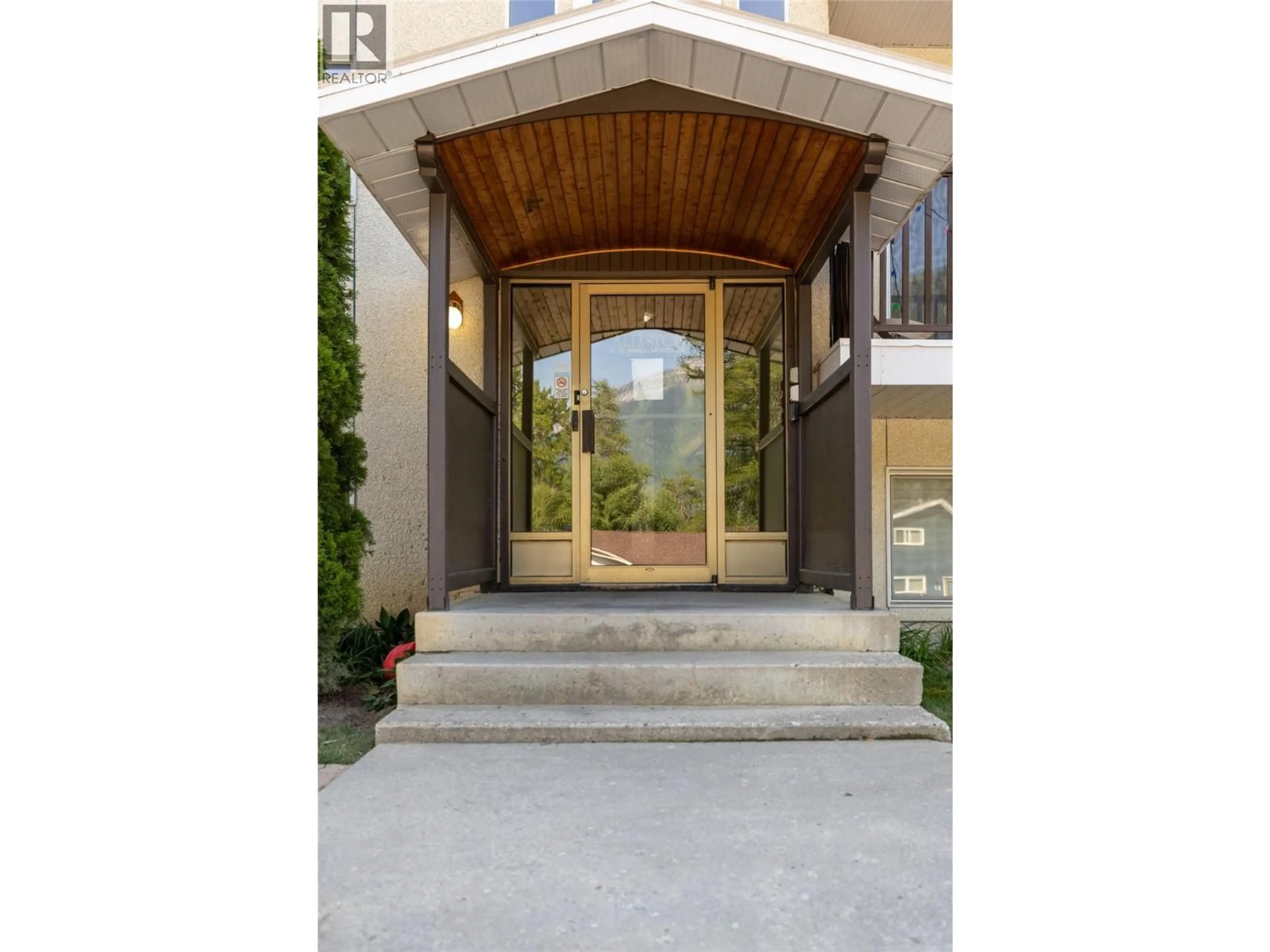 Indoor entryway for 101 - 40 RIDGEMONT AVENUE, Fernie British Columbia V0B1M2