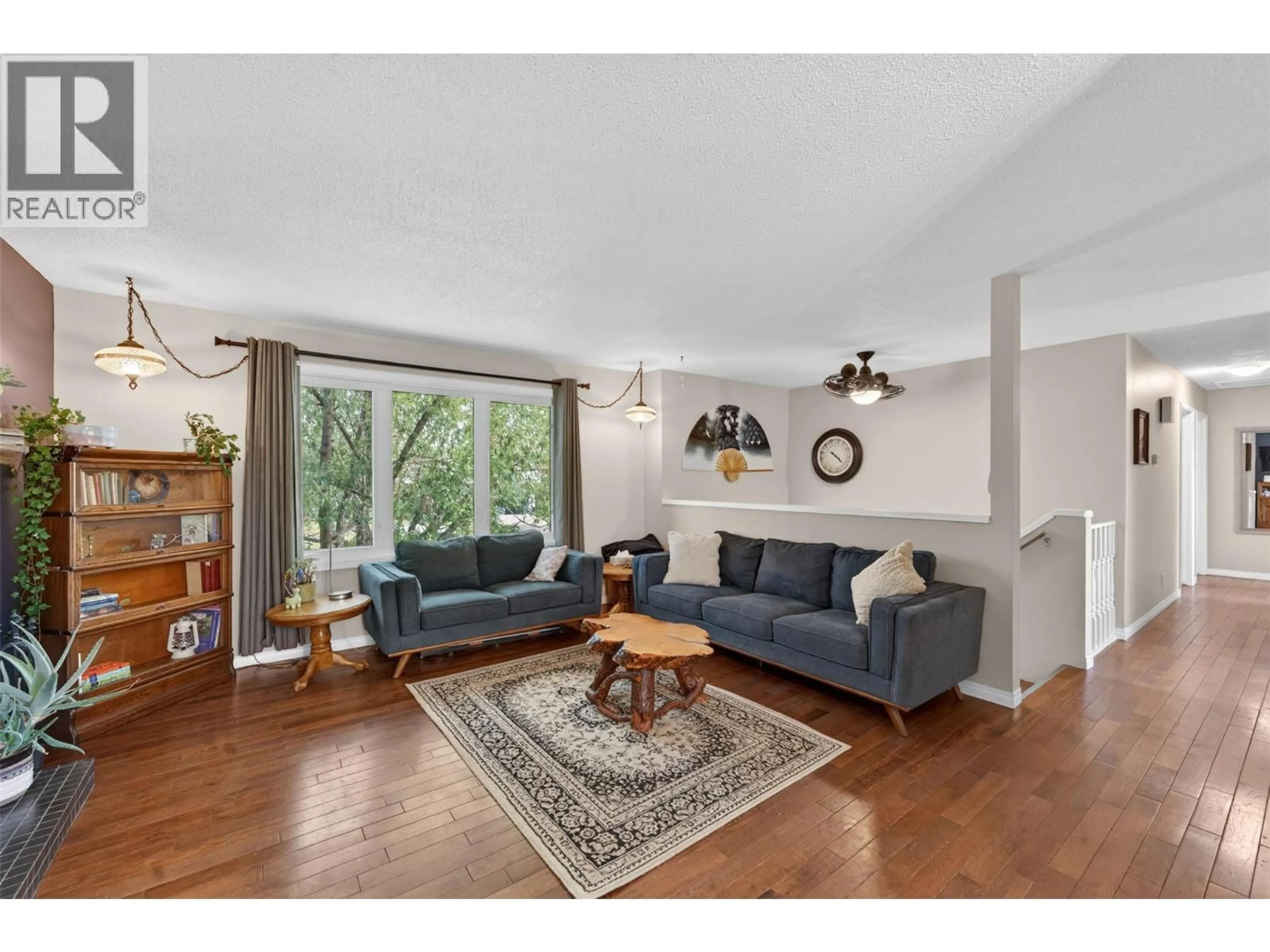Living room with furniture, wood/laminate floor for 1425 106 AVENUE, Dawson Creek British Columbia V1G2P4