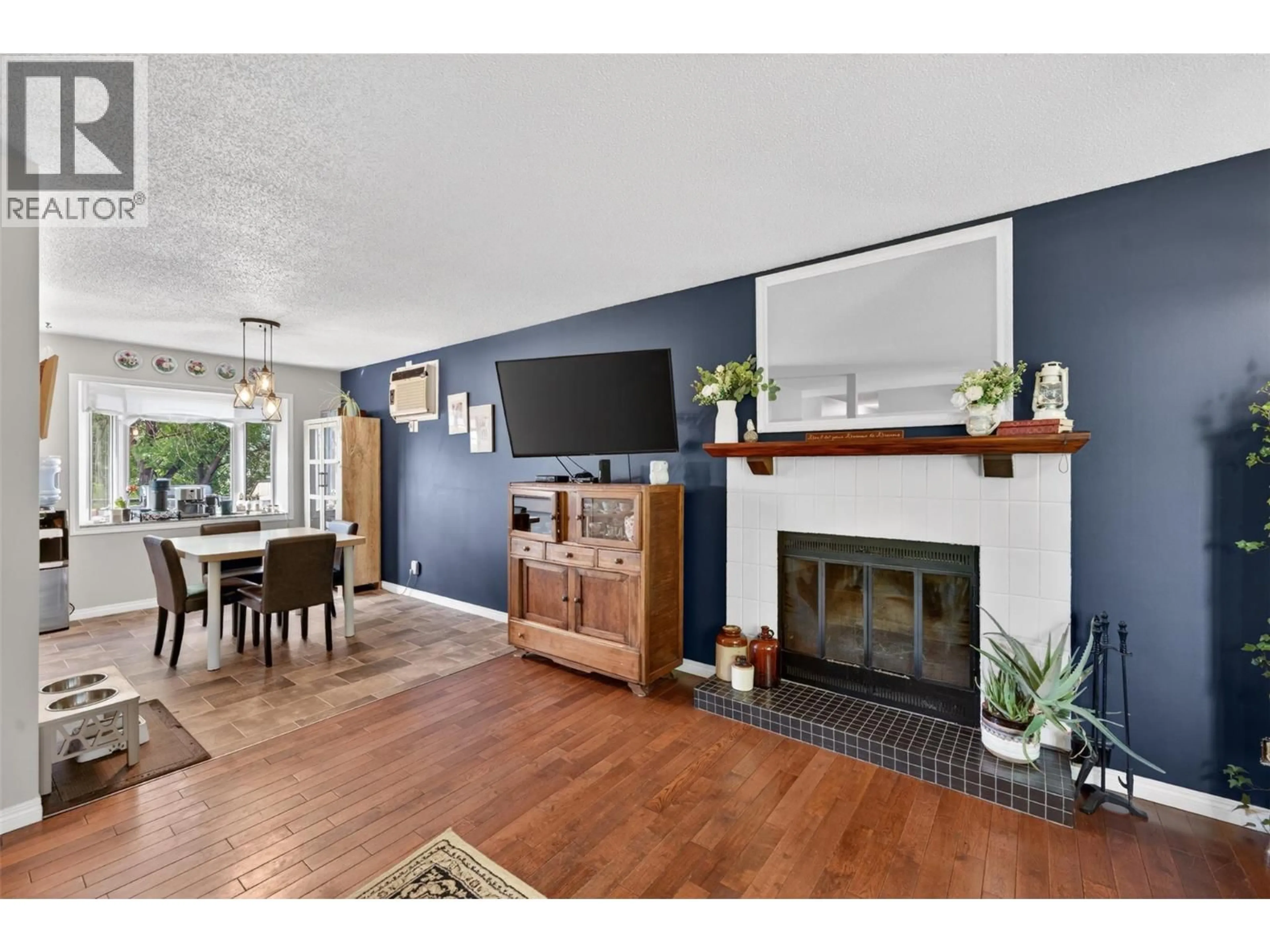 Living room with furniture, unknown for 1425 106 AVENUE, Dawson Creek British Columbia V1G2P4