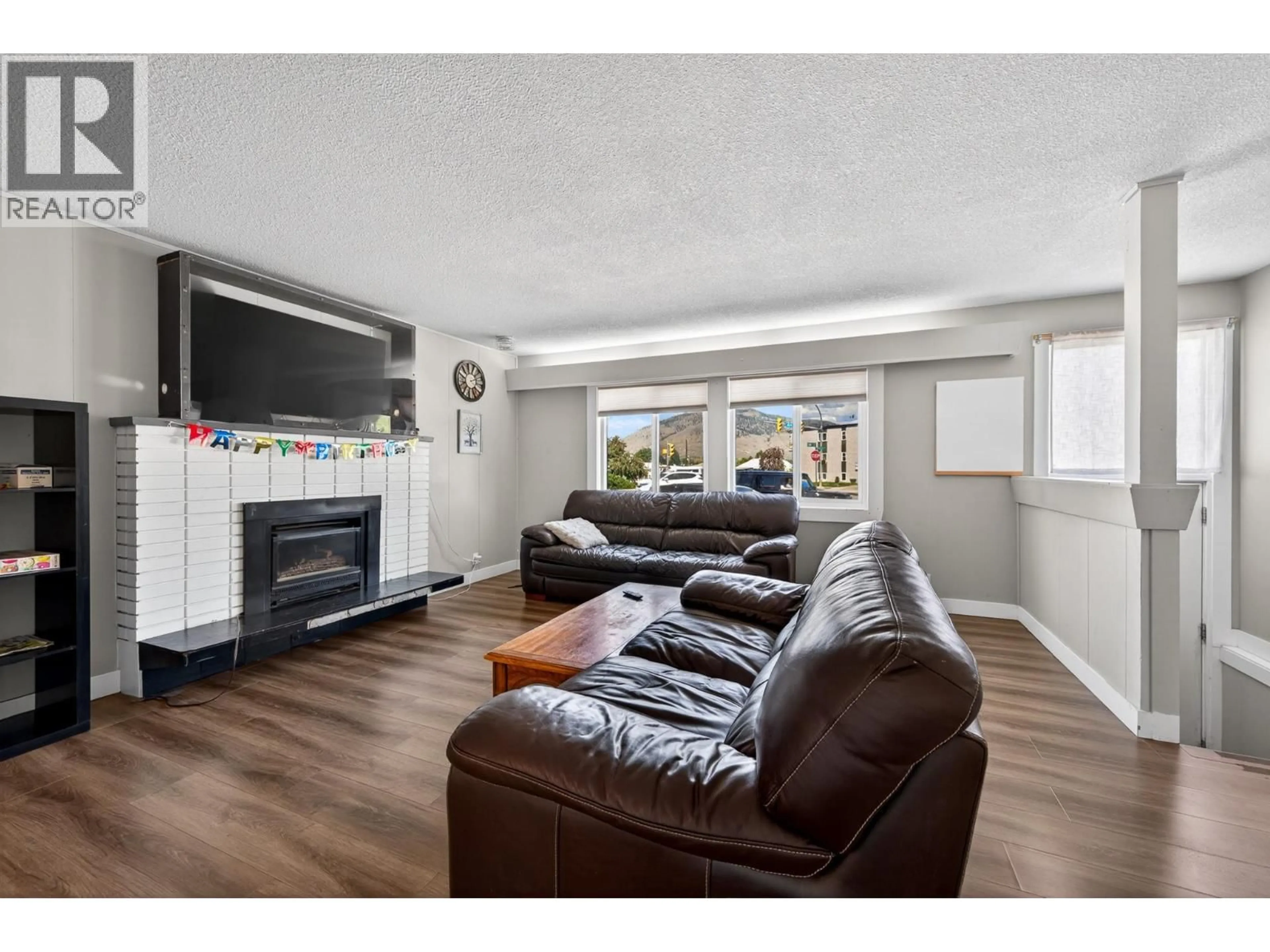 Living room with furniture, unknown for 569 FORTUNE DRIVE, Kamloops British Columbia V2B2J8