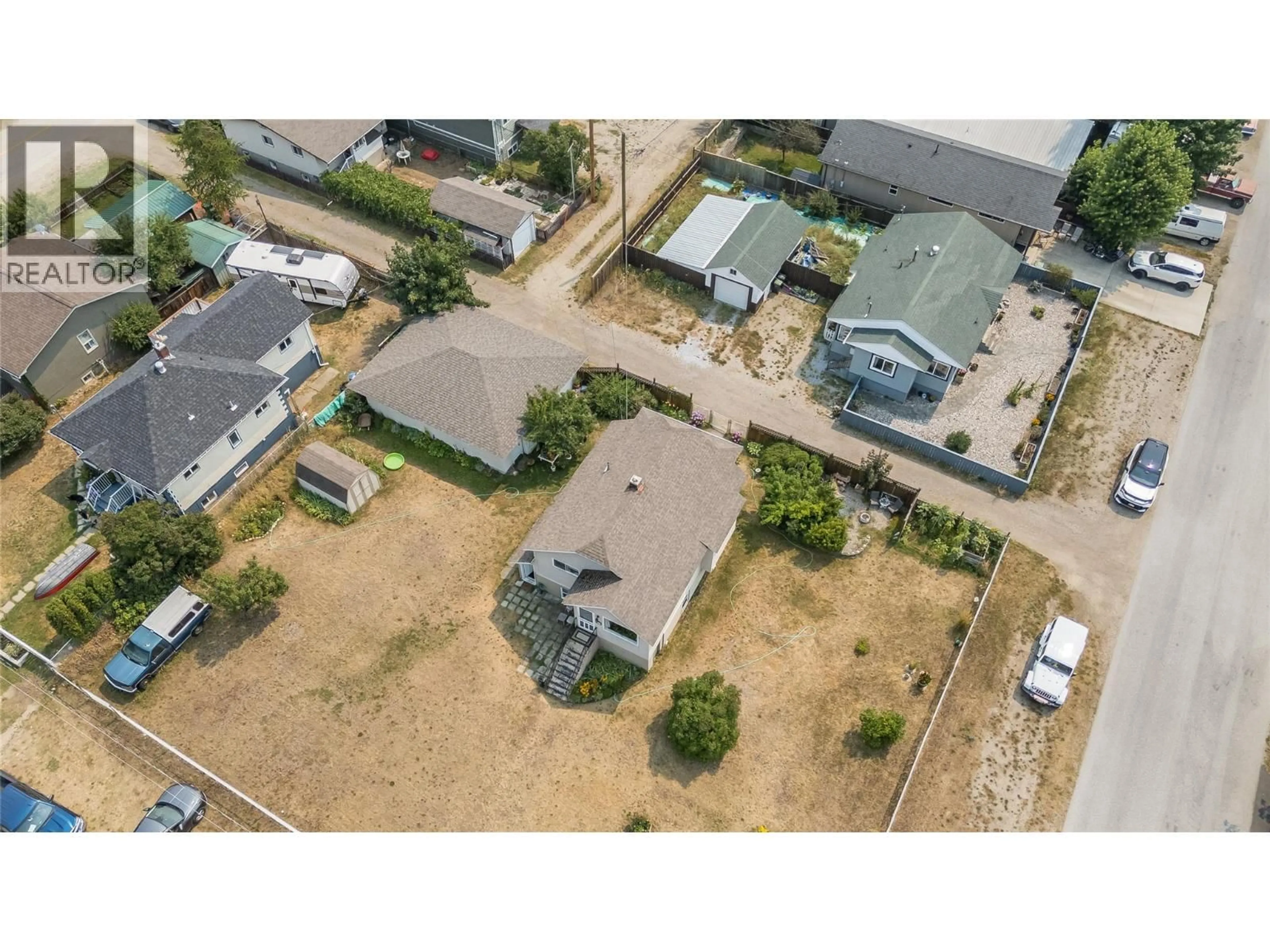 A pic from outside/outdoor area/front of a property/back of a property/a pic from drone, street for 714 2ND STREET, Castlegar British Columbia V1N1Y8