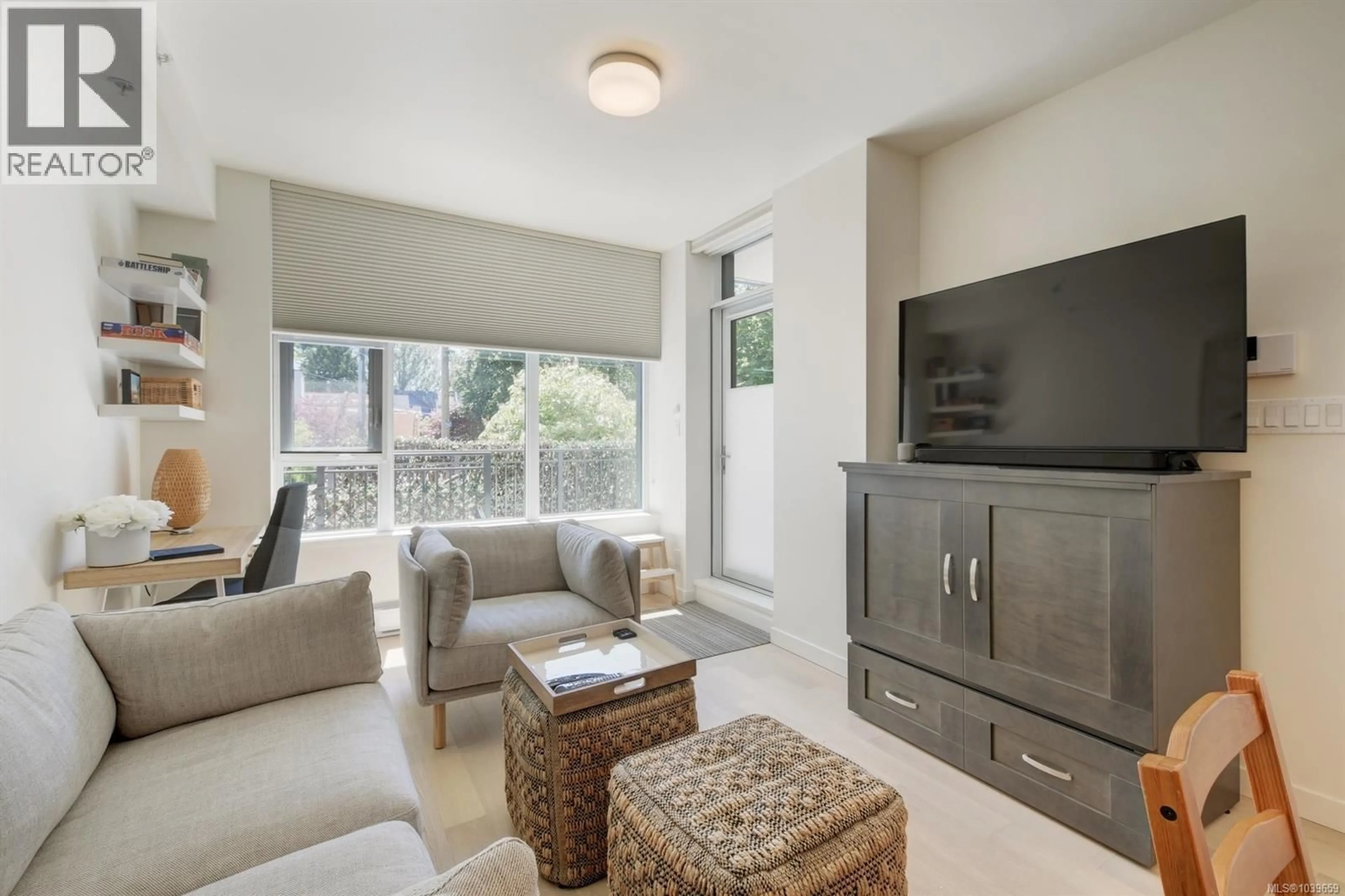 Living room with furniture, unknown for 107 - 530 MICHIGAN STREET, Victoria British Columbia V8V0G2