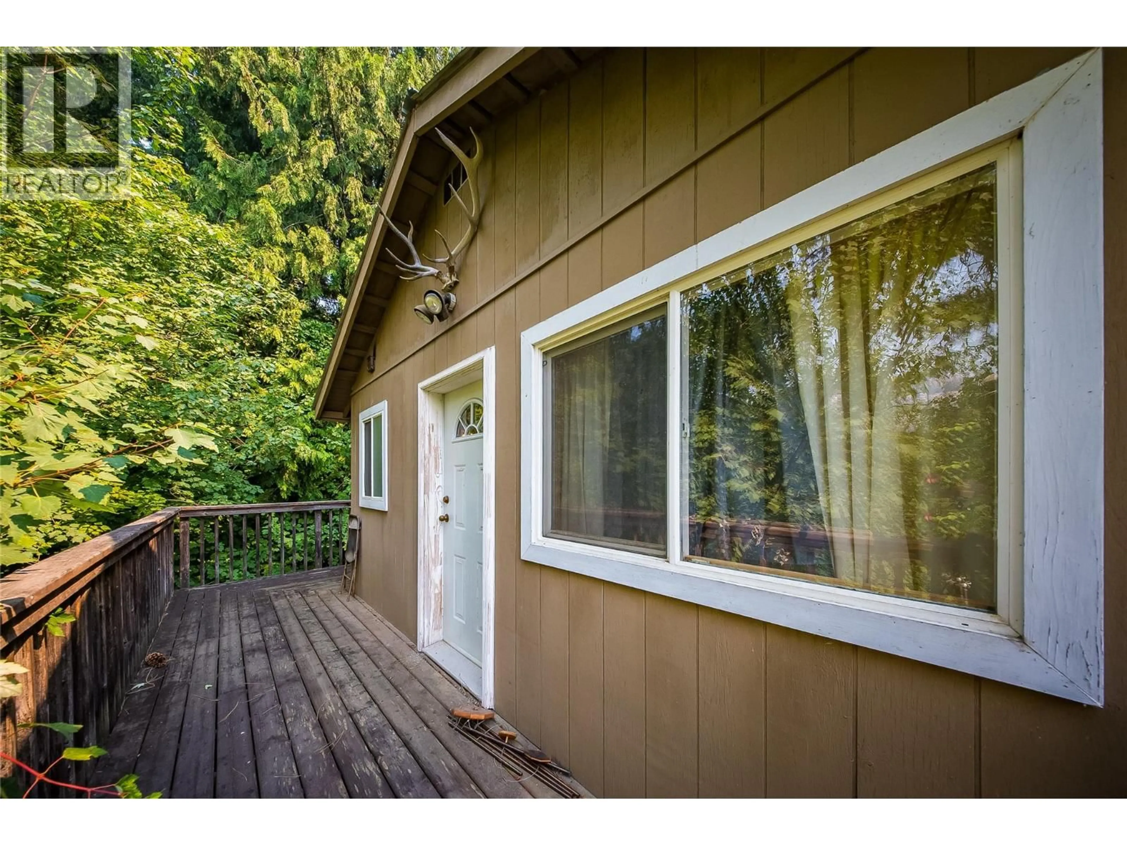 Home with vinyl exterior material, unknown for 1562 ARROW LAKES DRIVE, Castlegar British Columbia V1N3N3