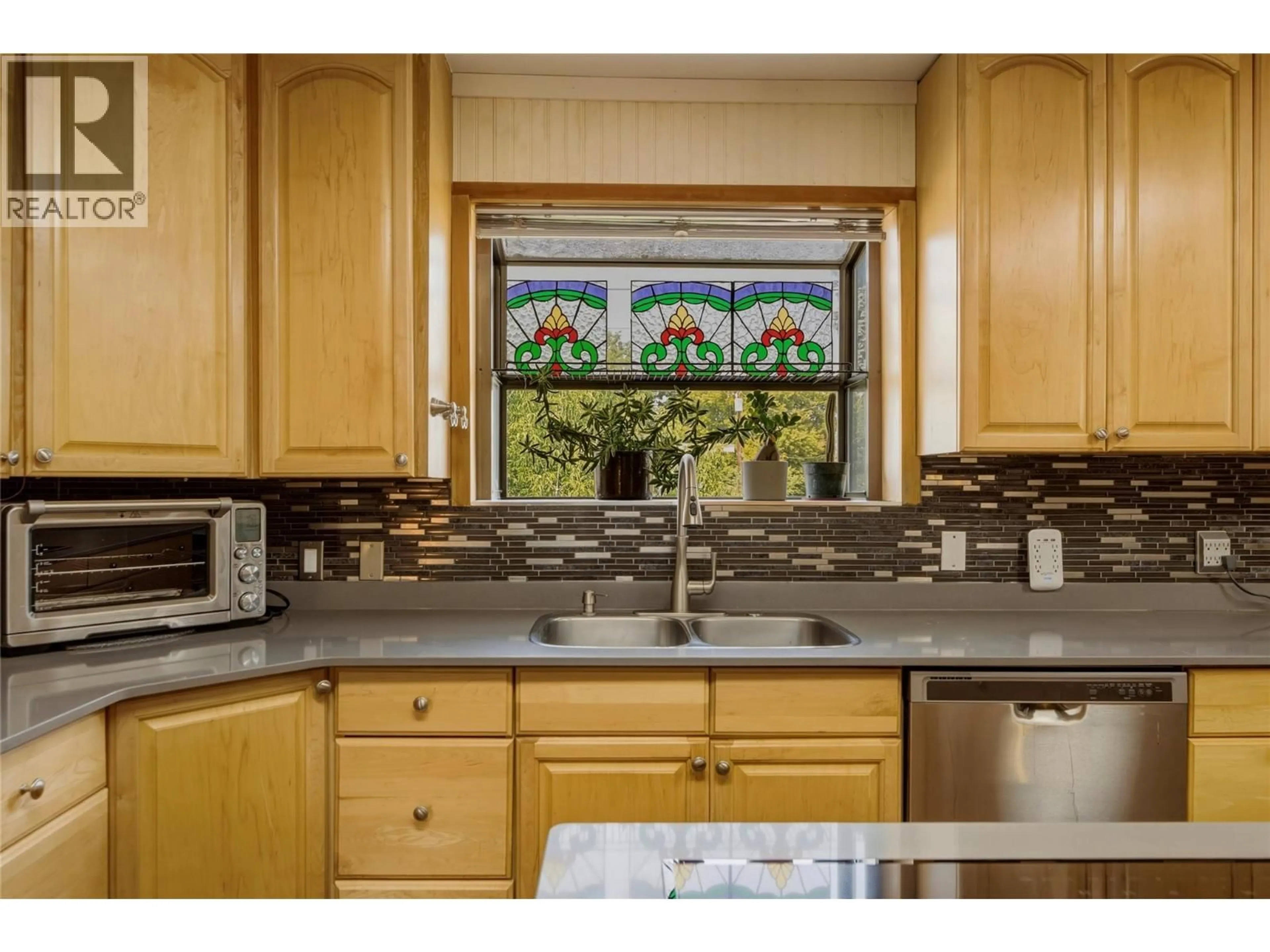 Standard kitchen, ceramic/tile floor for 3503 19 STREET, Vernon British Columbia V1T4B8
