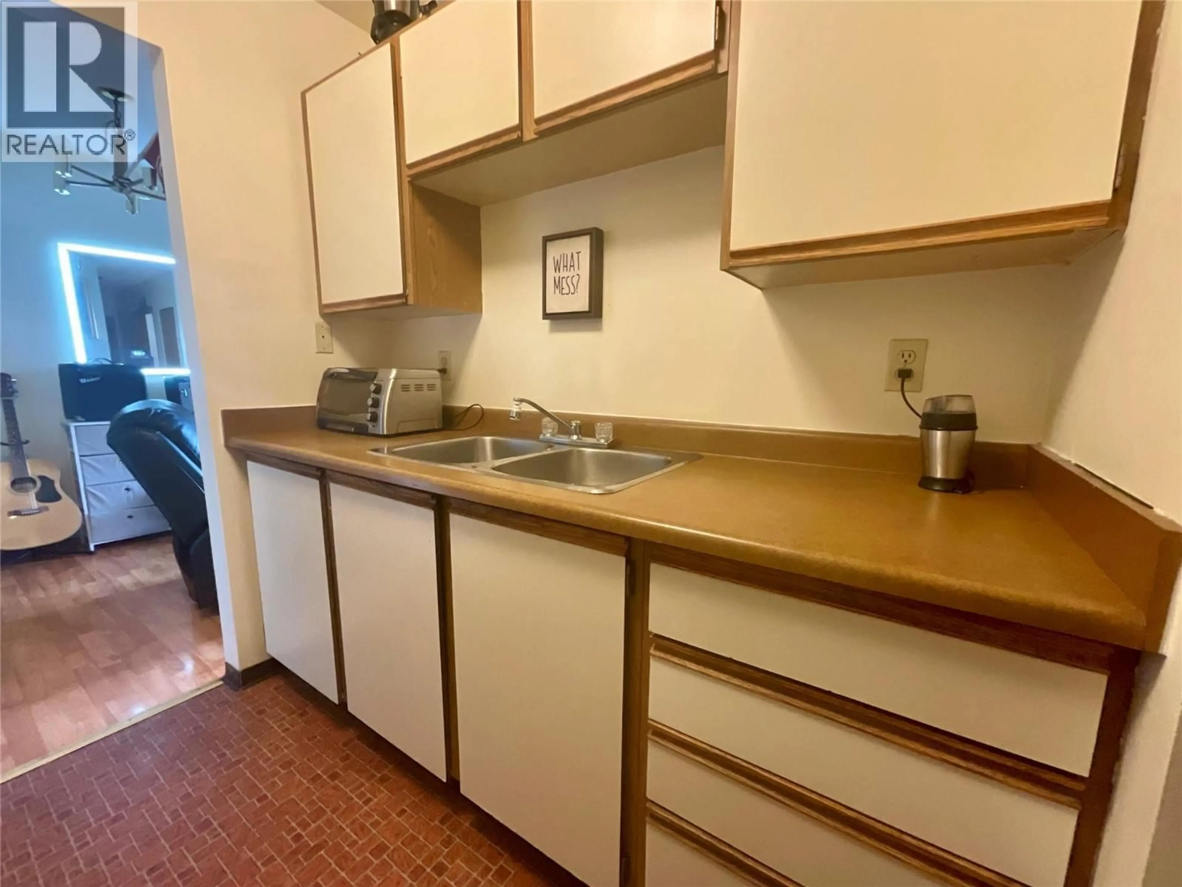 Standard kitchen, unknown for 209 - 320 NORTHGATE OTHER, Tumbler Ridge British Columbia V0C2W0