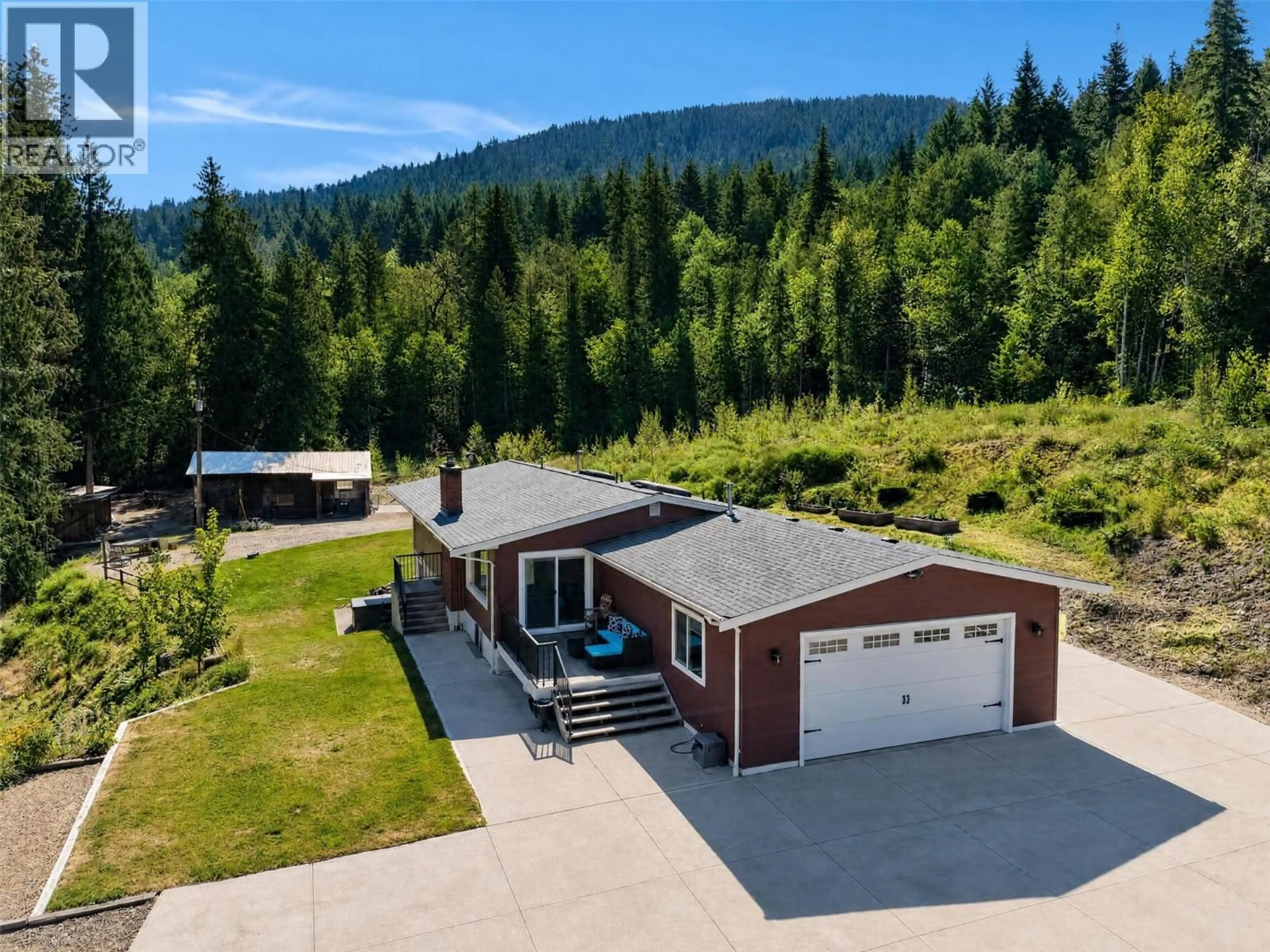 A pic from outside/outdoor area/front of a property/back of a property/a pic from drone, mountain view for 450 20 AVENUE SOUTHWEST, Salmon Arm British Columbia V1E1T6