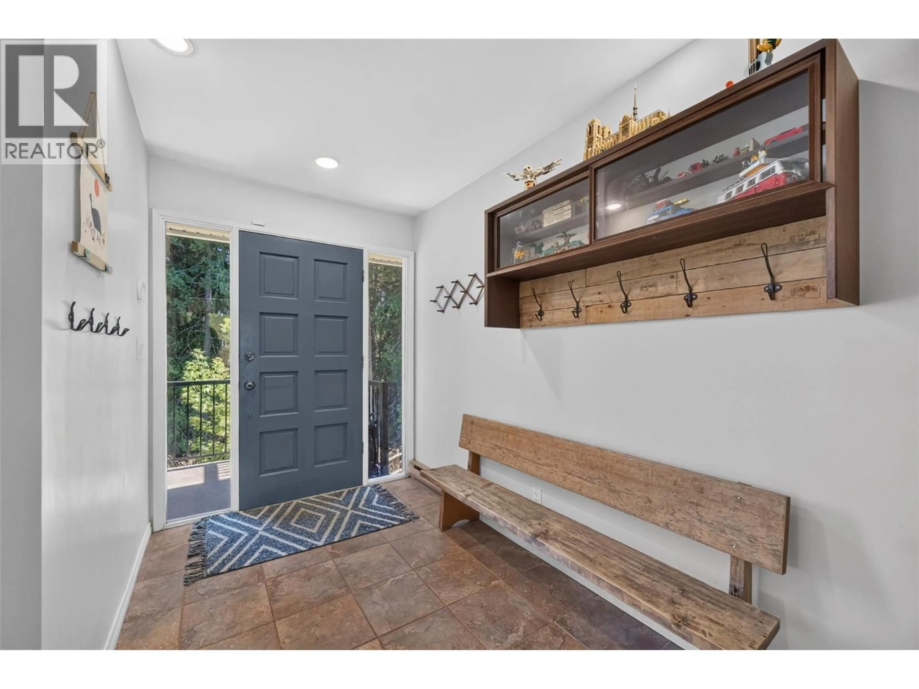 Indoor entryway for 450 20 AVENUE SOUTHWEST, Salmon Arm British Columbia V1E1T6