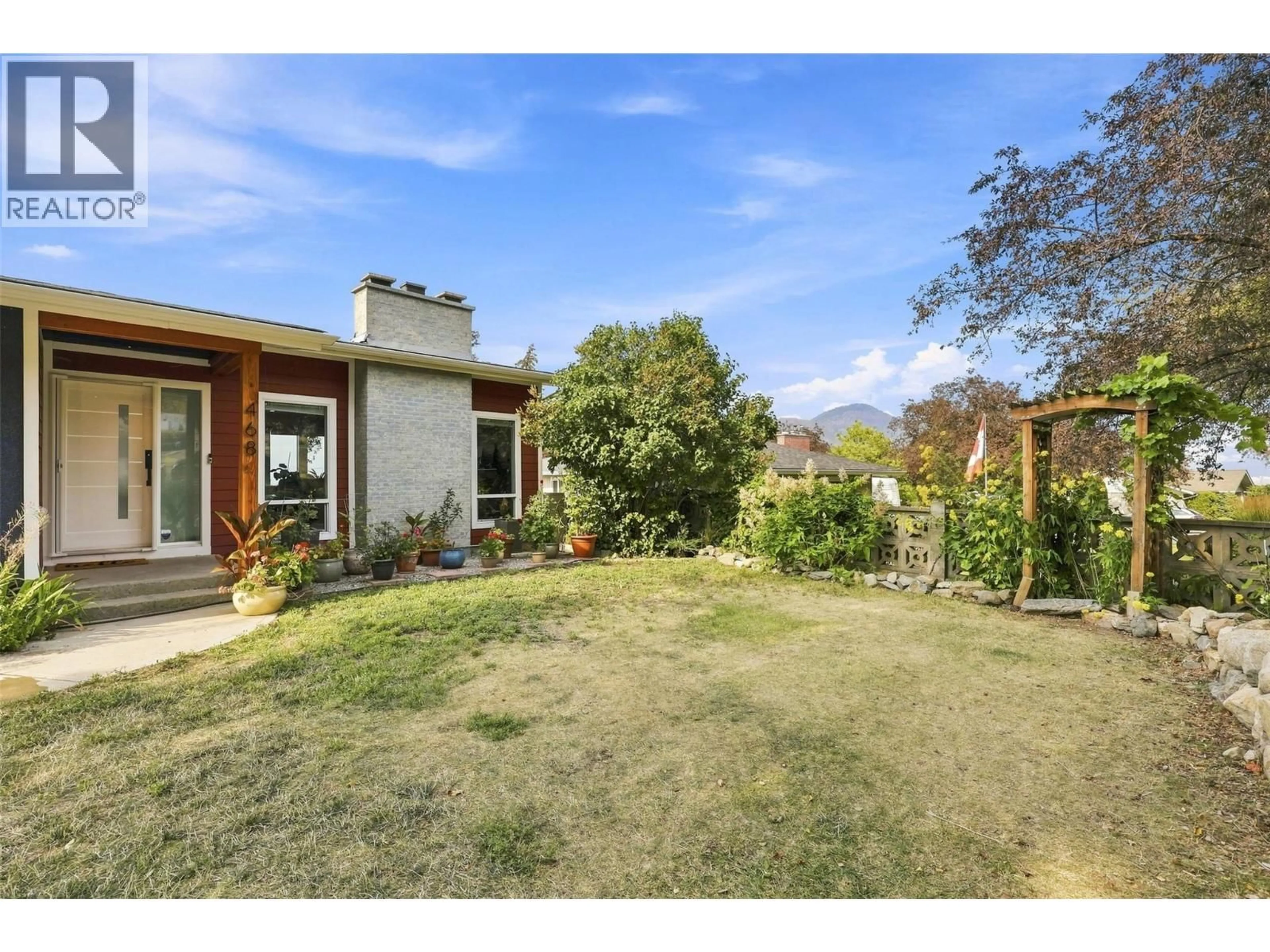 A pic from outside/outdoor area/front of a property/back of a property/a pic from drone, street for 468 GRANDVIEW TERRACE, Kamloops British Columbia V2C3Z4