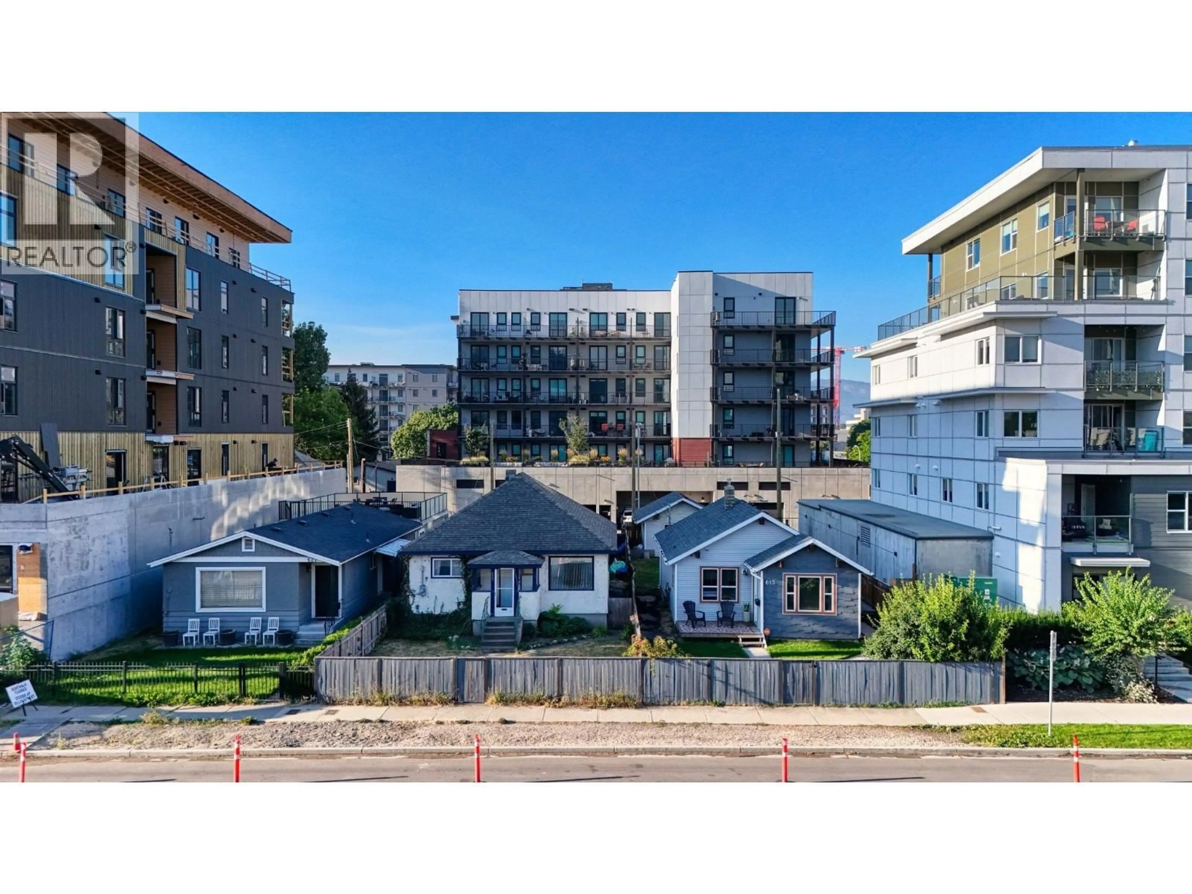 A pic from outside/outdoor area/front of a property/back of a property/a pic from drone, street for 623 CLEMENT AVENUE, Kelowna British Columbia V1Y7C7