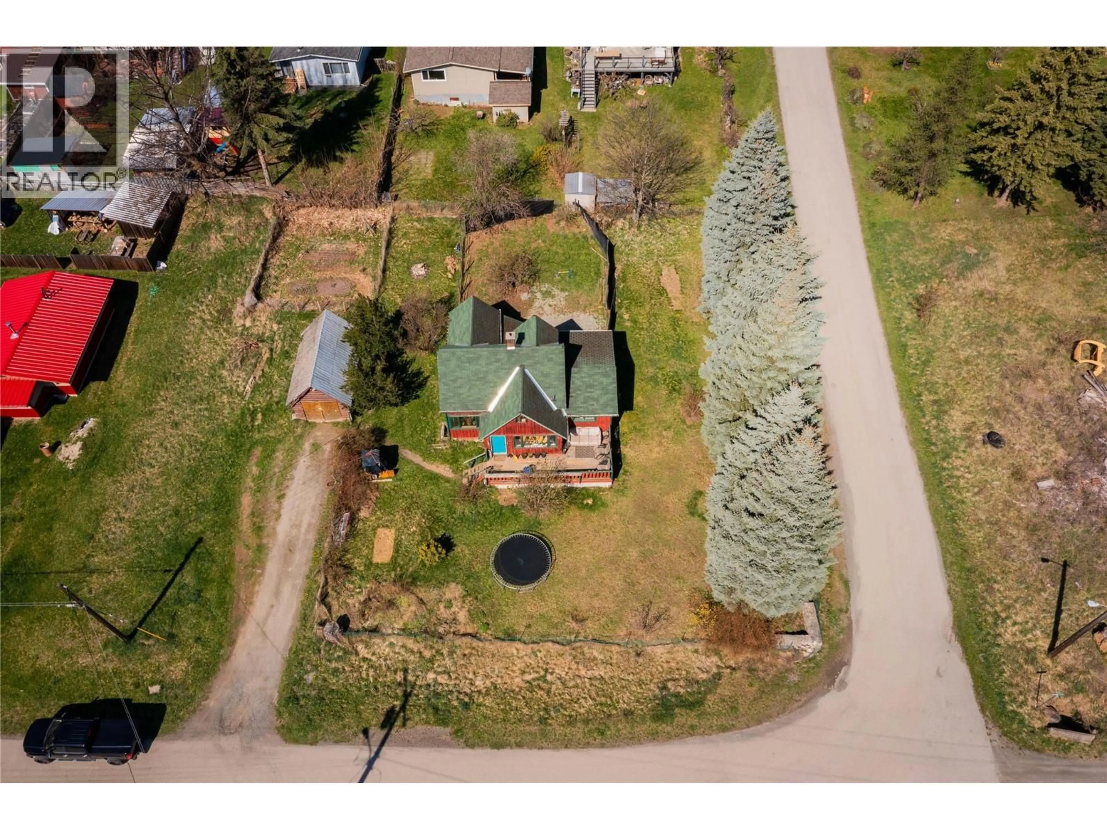 A pic from outside/outdoor area/front of a property/back of a property/a pic from drone, street for 131 WASHINGTON STREET NORTH, Kaslo British Columbia V0G1M0