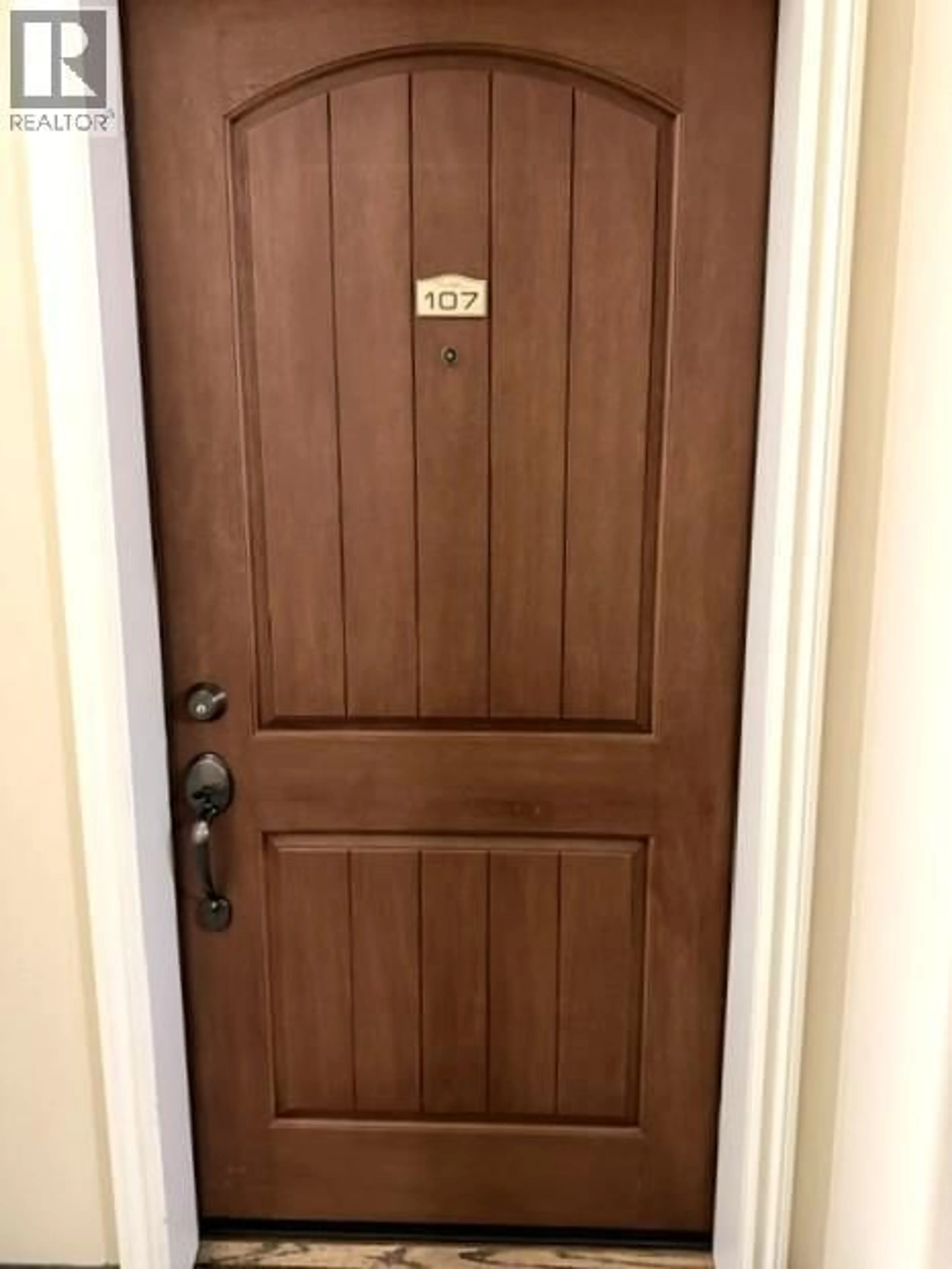 Indoor entryway for 107 - 2770 AUBURN ROAD, West Kelowna British Columbia V4T2C4