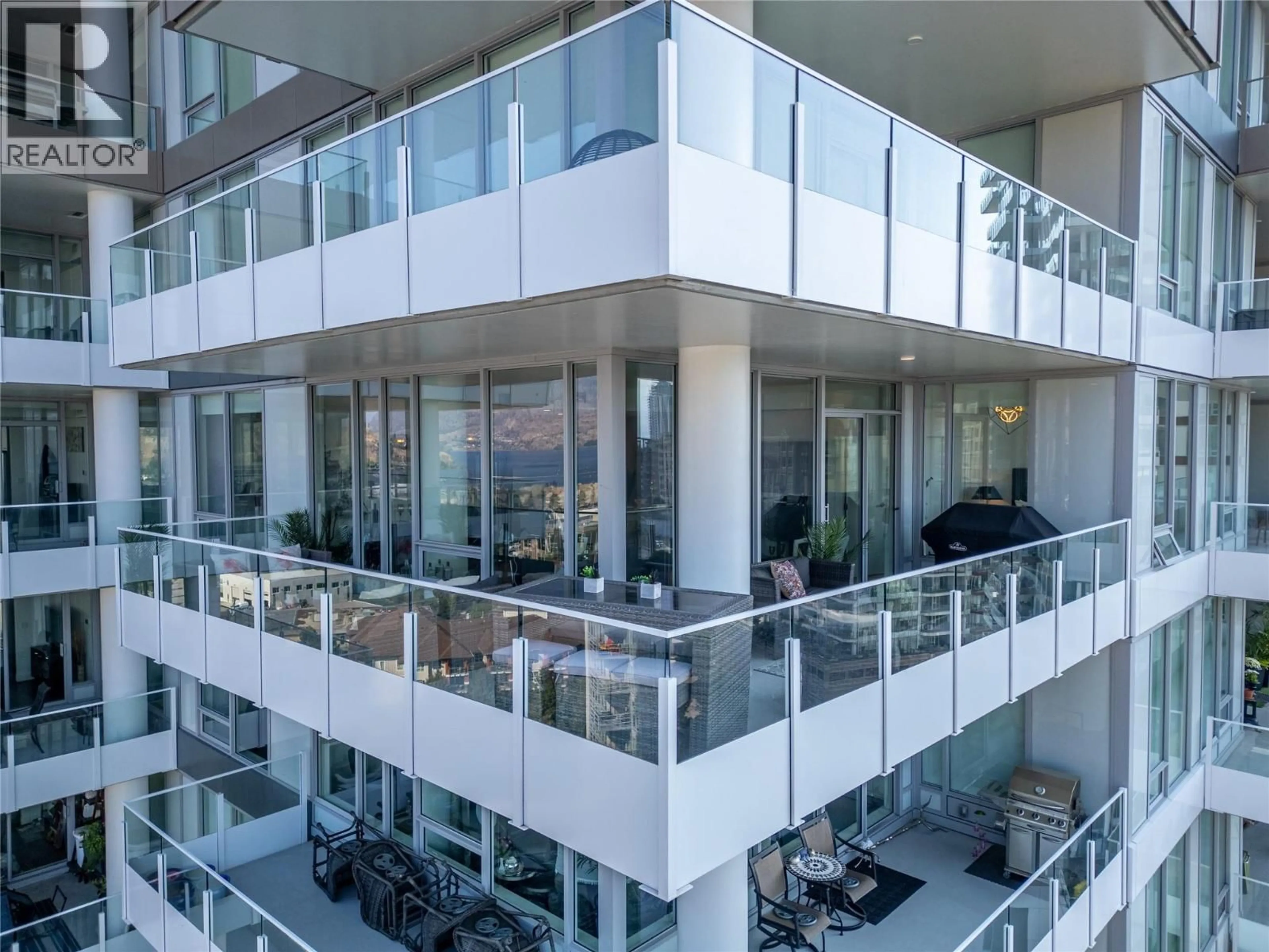 Indoor foyer for 1405 - 1181 SUNSET DRIVE, Kelowna British Columbia V1Y0J5
