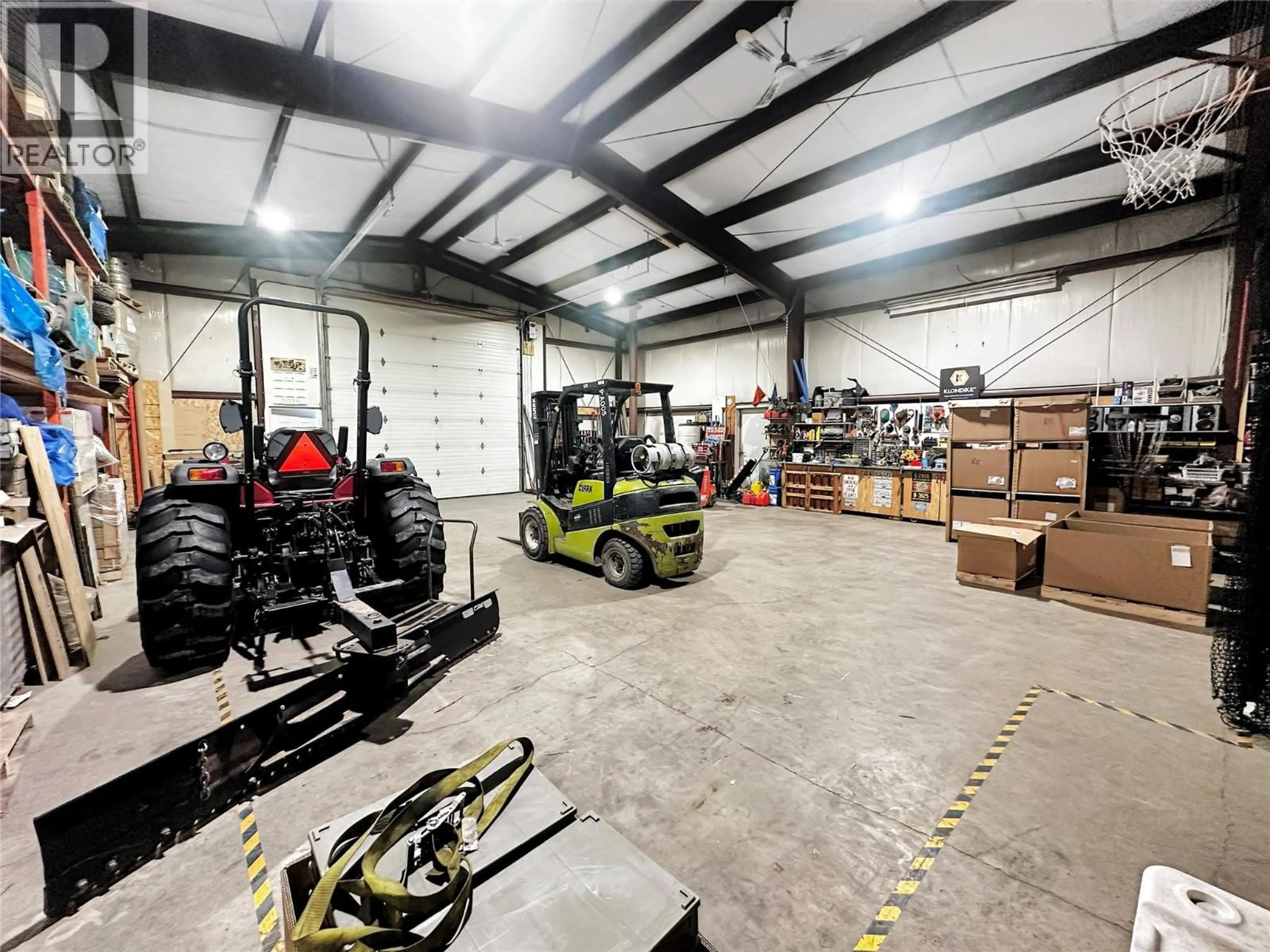 Indoor garage for 324 SUNFLOWER ESTATES ROAD, Princeton British Columbia V0X1W0