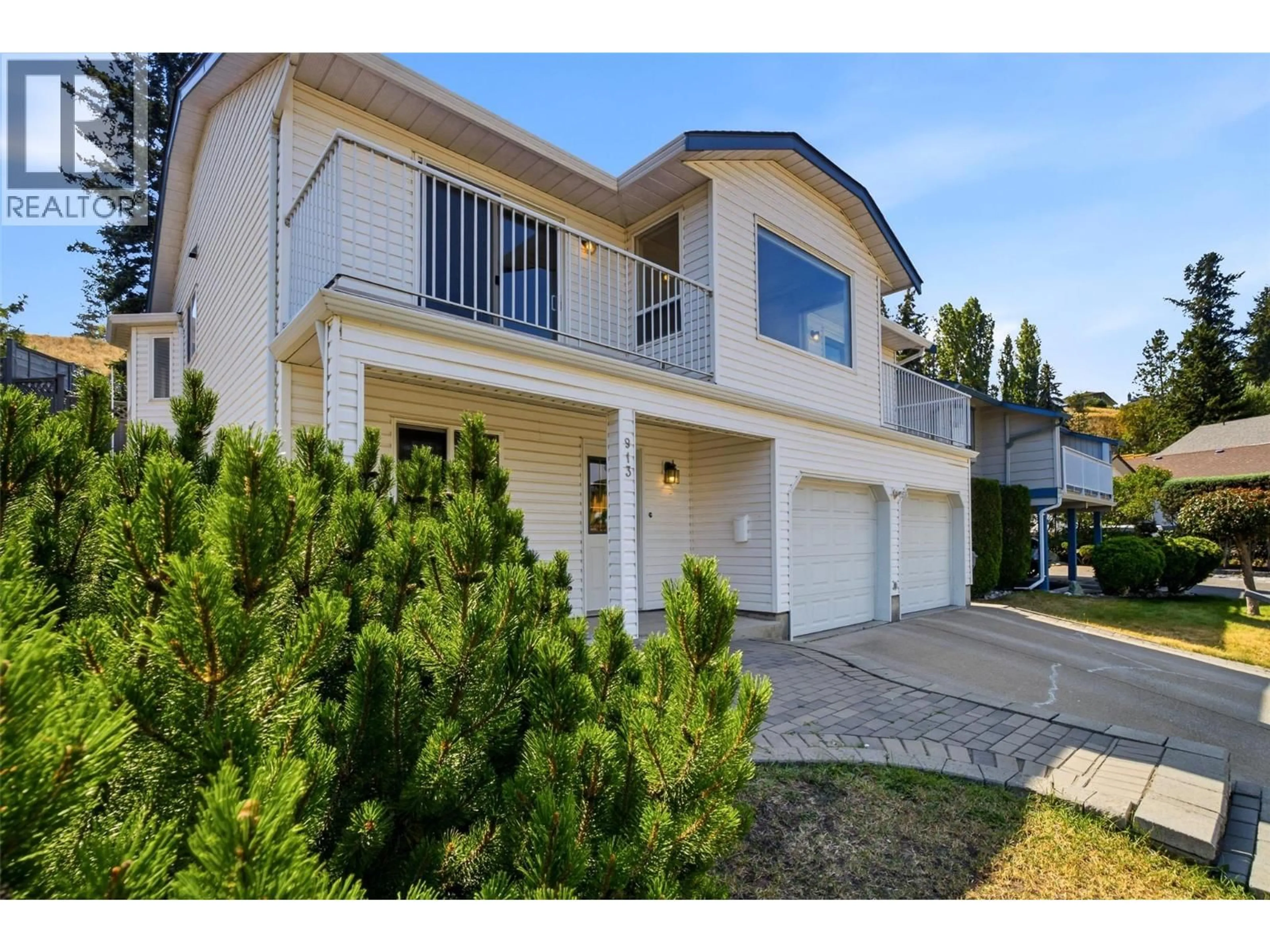 Home with vinyl exterior material, street for 913 GREYSTONE CRESCENT, Kamloops British Columbia V1S1K7