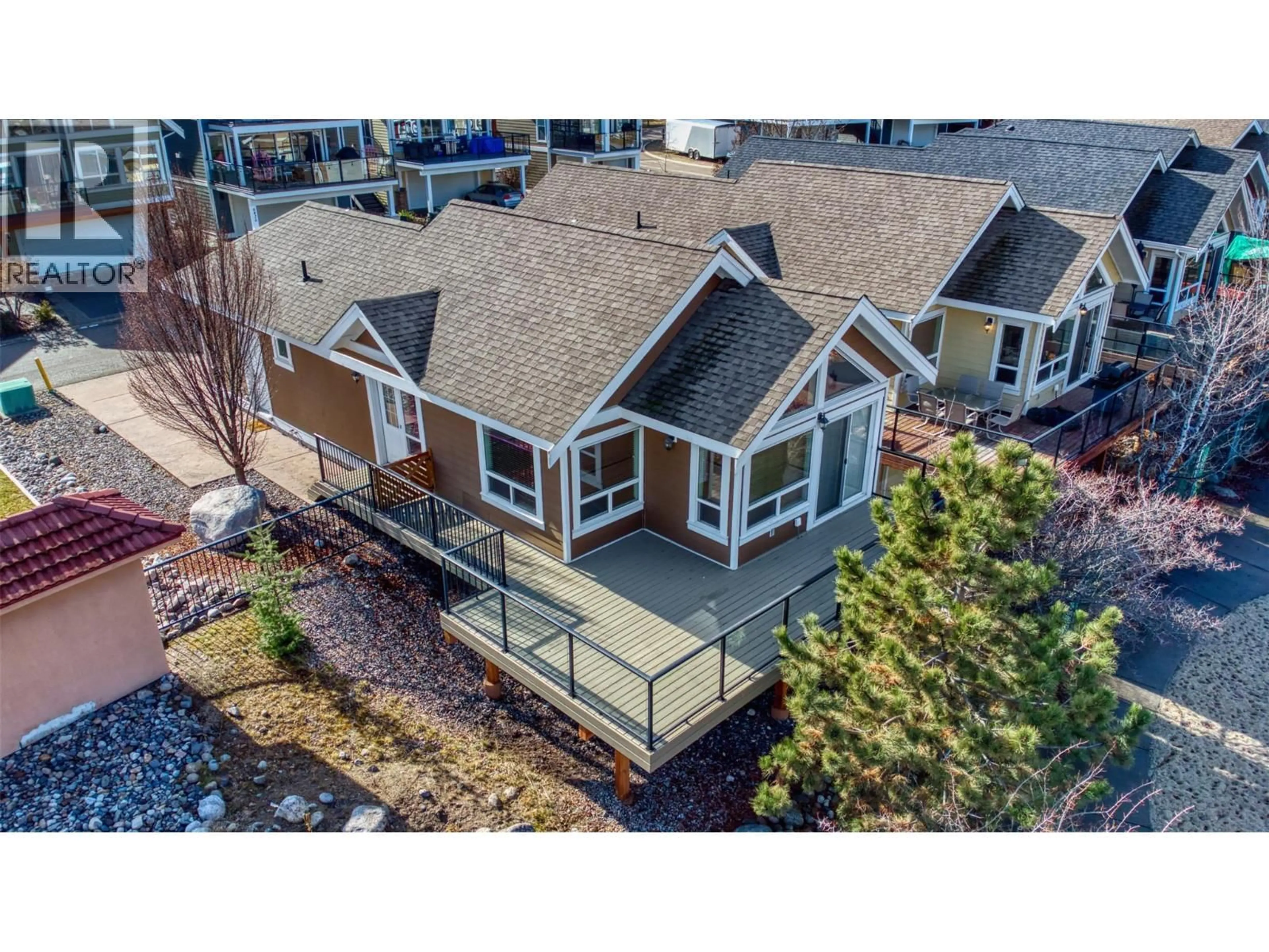 A pic from outside/outdoor area/front of a property/back of a property/a pic from drone, street for 355 - 6819 MADRID WAY, Kelowna British Columbia V1Z3R8