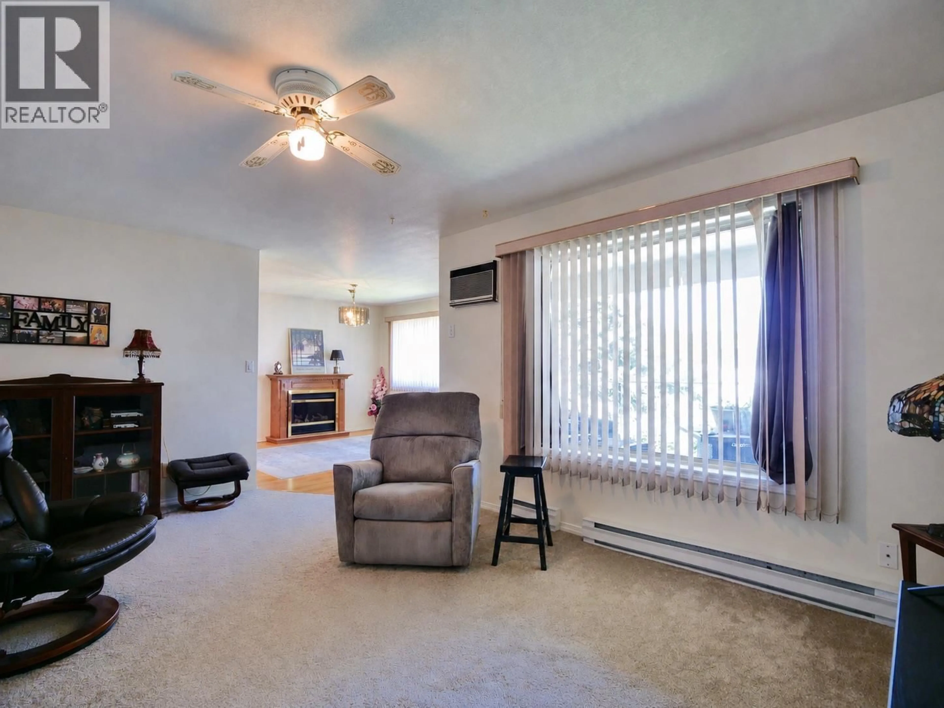 Living room with furniture, carpet floor for 7 - 42 FUJI COURT, Osoyoos British Columbia V0H1V2