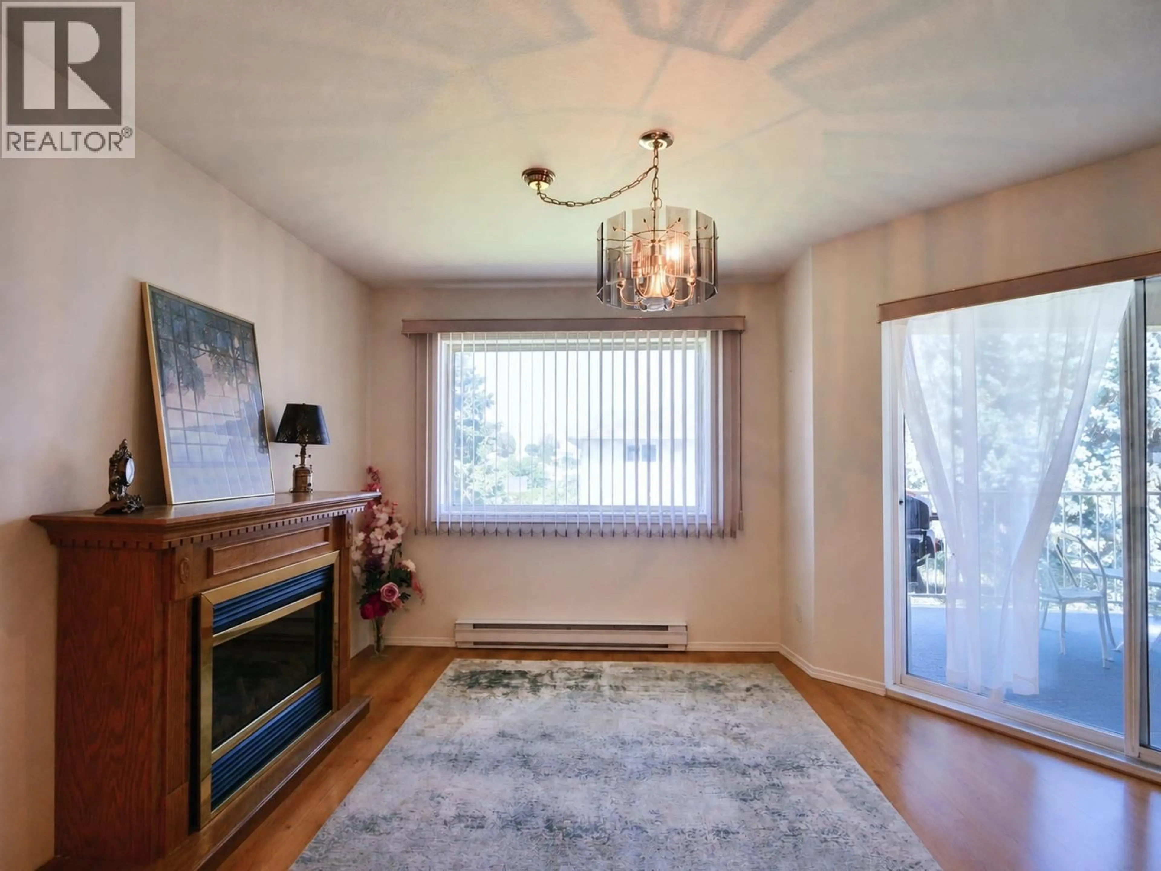 Living room with furniture, wood/laminate floor for 7 - 42 FUJI COURT, Osoyoos British Columbia V0H1V2