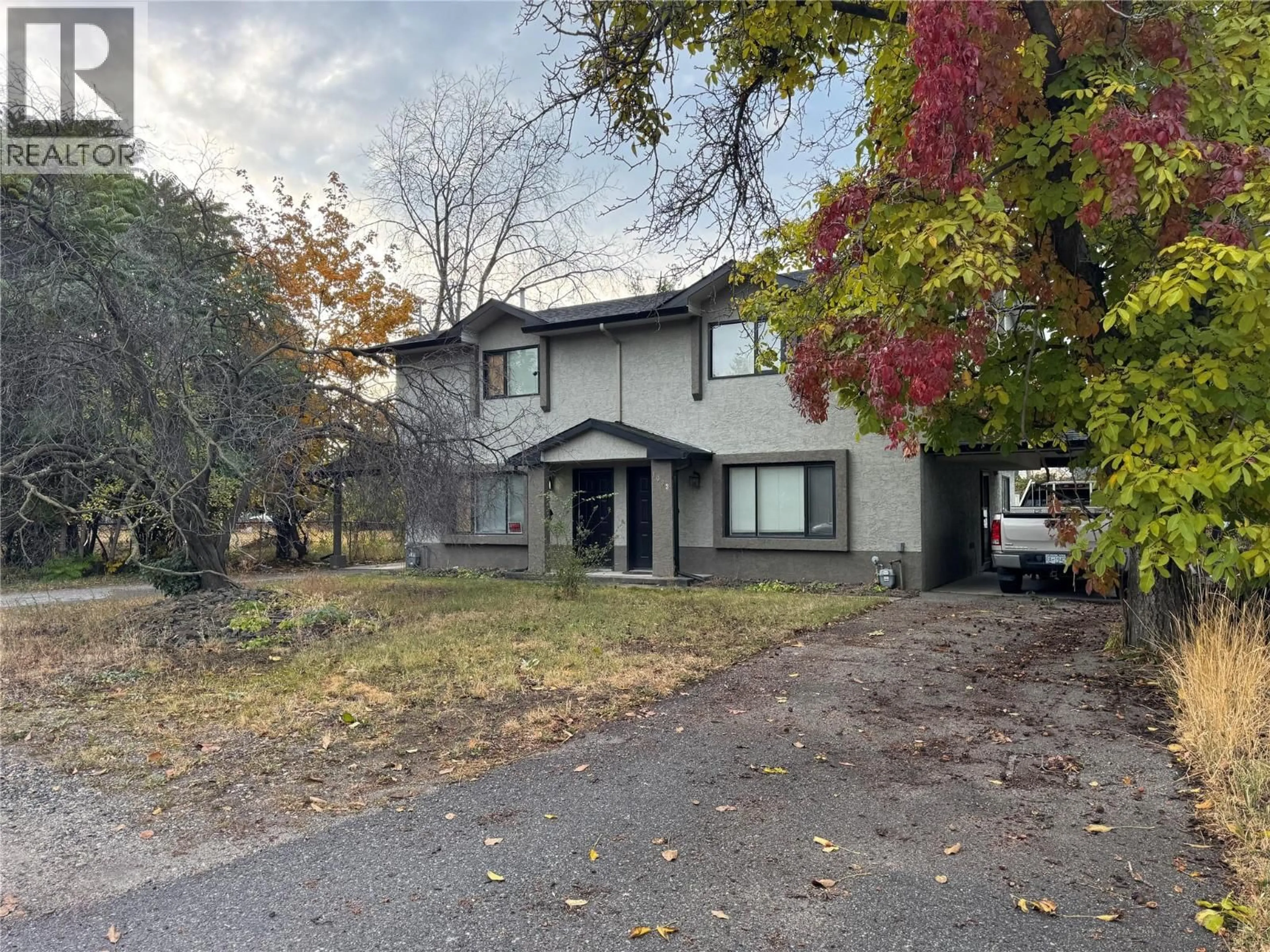 A pic from outside/outdoor area/front of a property/back of a property/a pic from drone, street for 1033/1035 LAURIER AVENUE, Kelowna British Columbia V1Y6B2