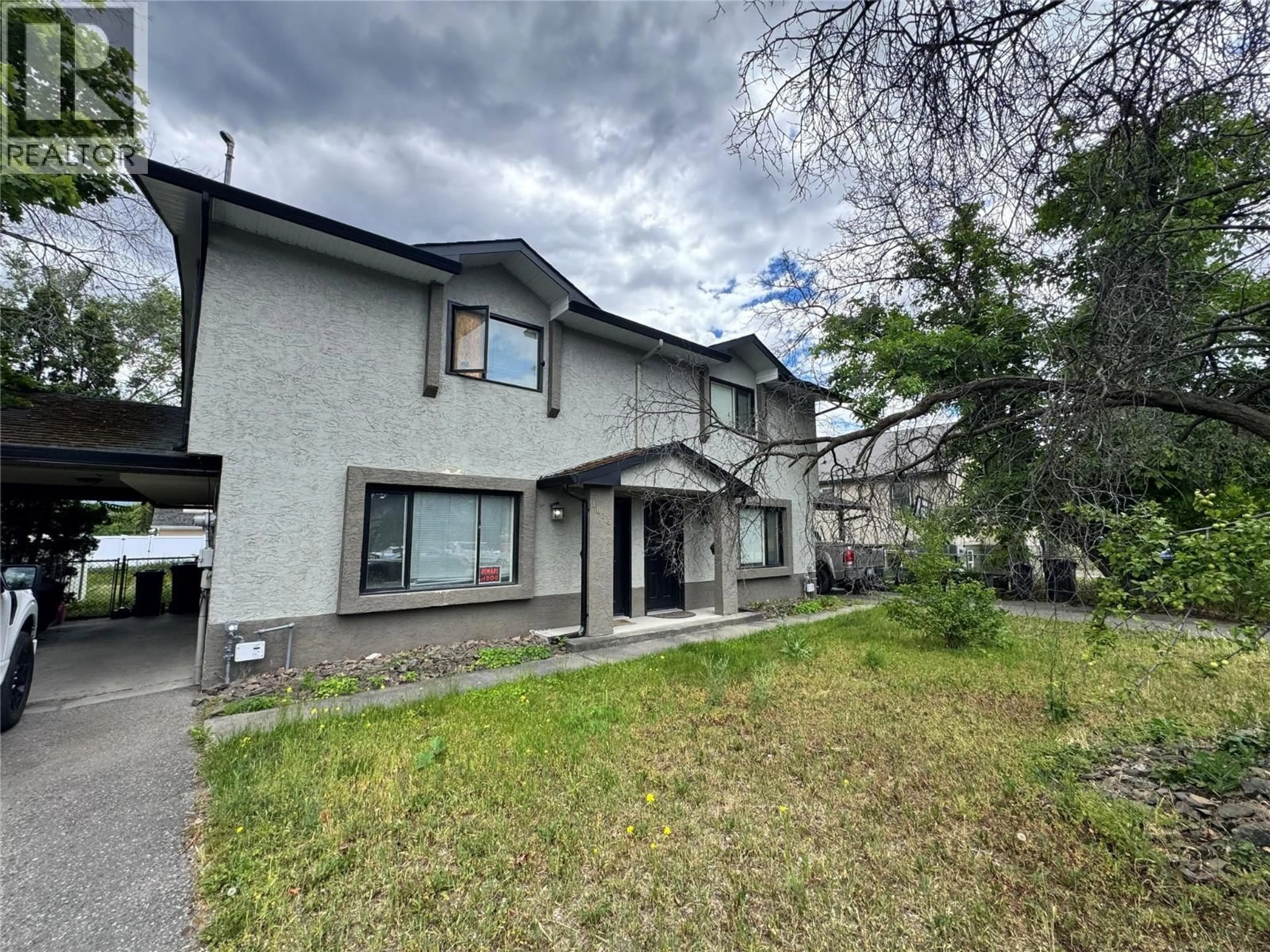 A pic from outside/outdoor area/front of a property/back of a property/a pic from drone, street for 1033/1035 LAURIER AVENUE, Kelowna British Columbia V1Y6B2