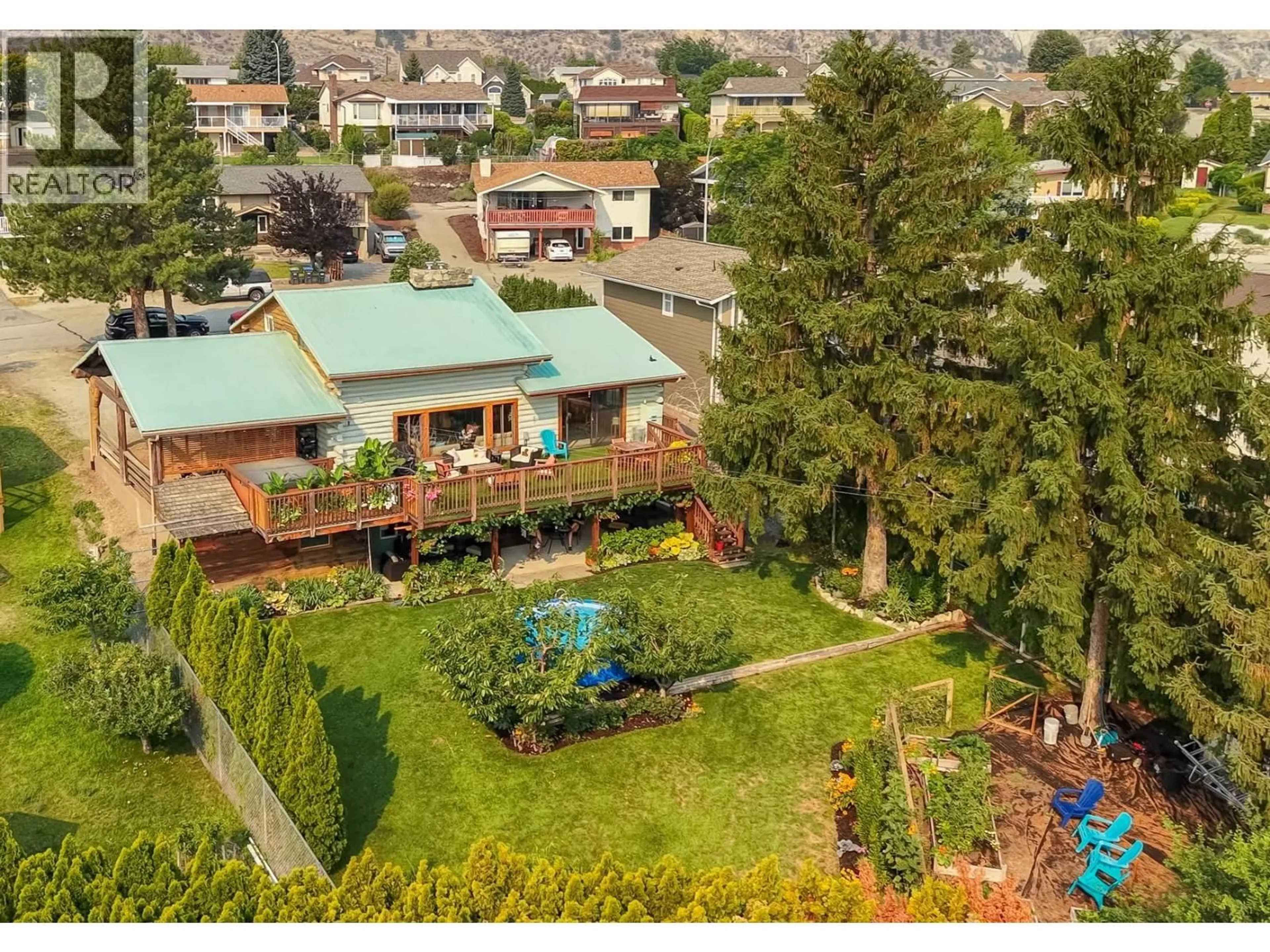 A pic from outside/outdoor area/front of a property/back of a property/a pic from drone, mountain view for 538 LAKEVIEW PLACE, Oliver British Columbia V0H1T4