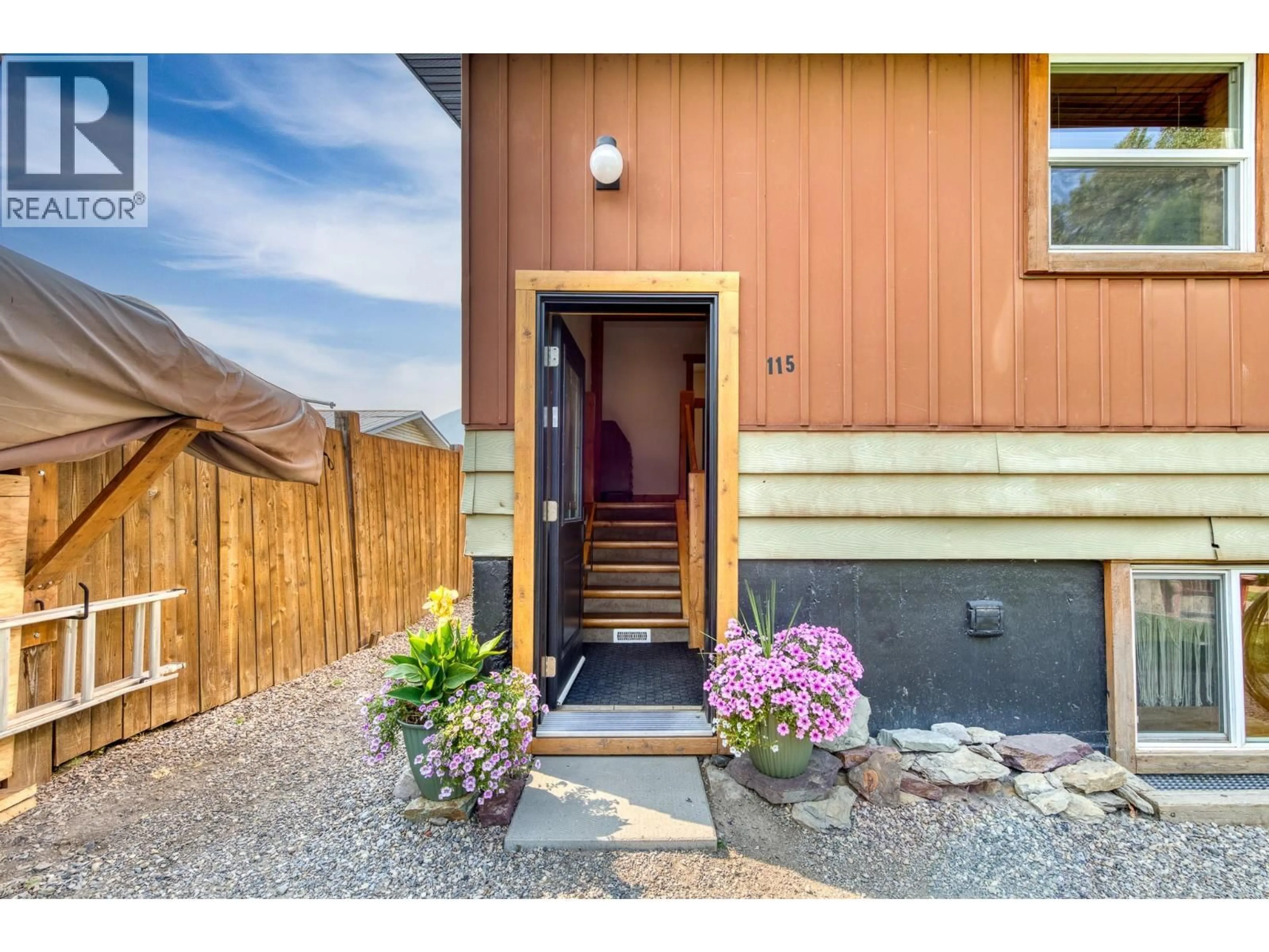 Indoor entryway for 115 15TH STREET, Fernie British Columbia V0B1M0