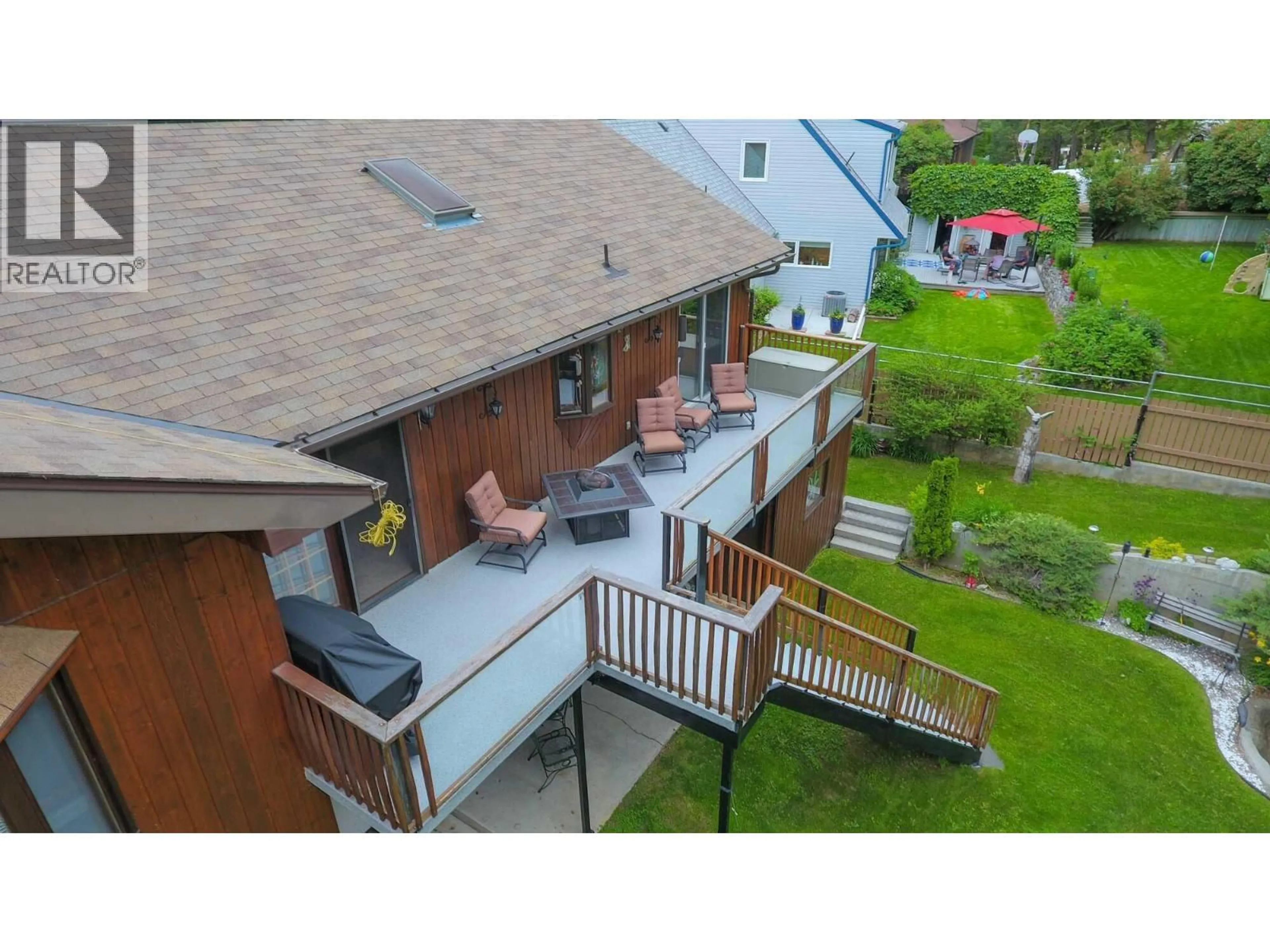 A pic from outside/outdoor area/front of a property/back of a property/a pic from drone, city buildings view from balcony for 8408 RICHARDSON CRESCENT, Canal Flats British Columbia V0B1B0