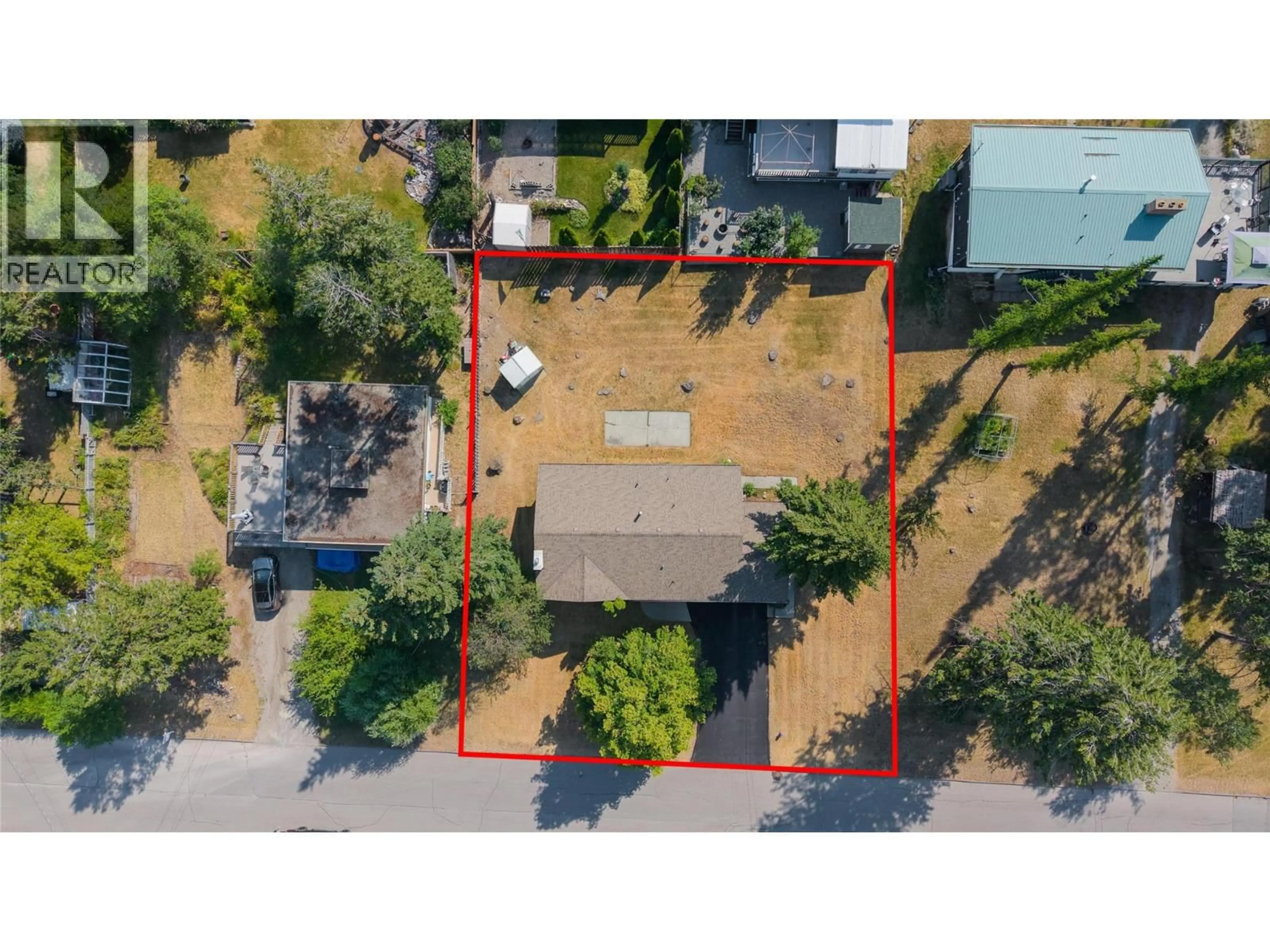 A pic from outside/outdoor area/front of a property/back of a property/a pic from drone, street for 804 28TH AVENUE SOUTH, Cranbrook British Columbia V1C3K1