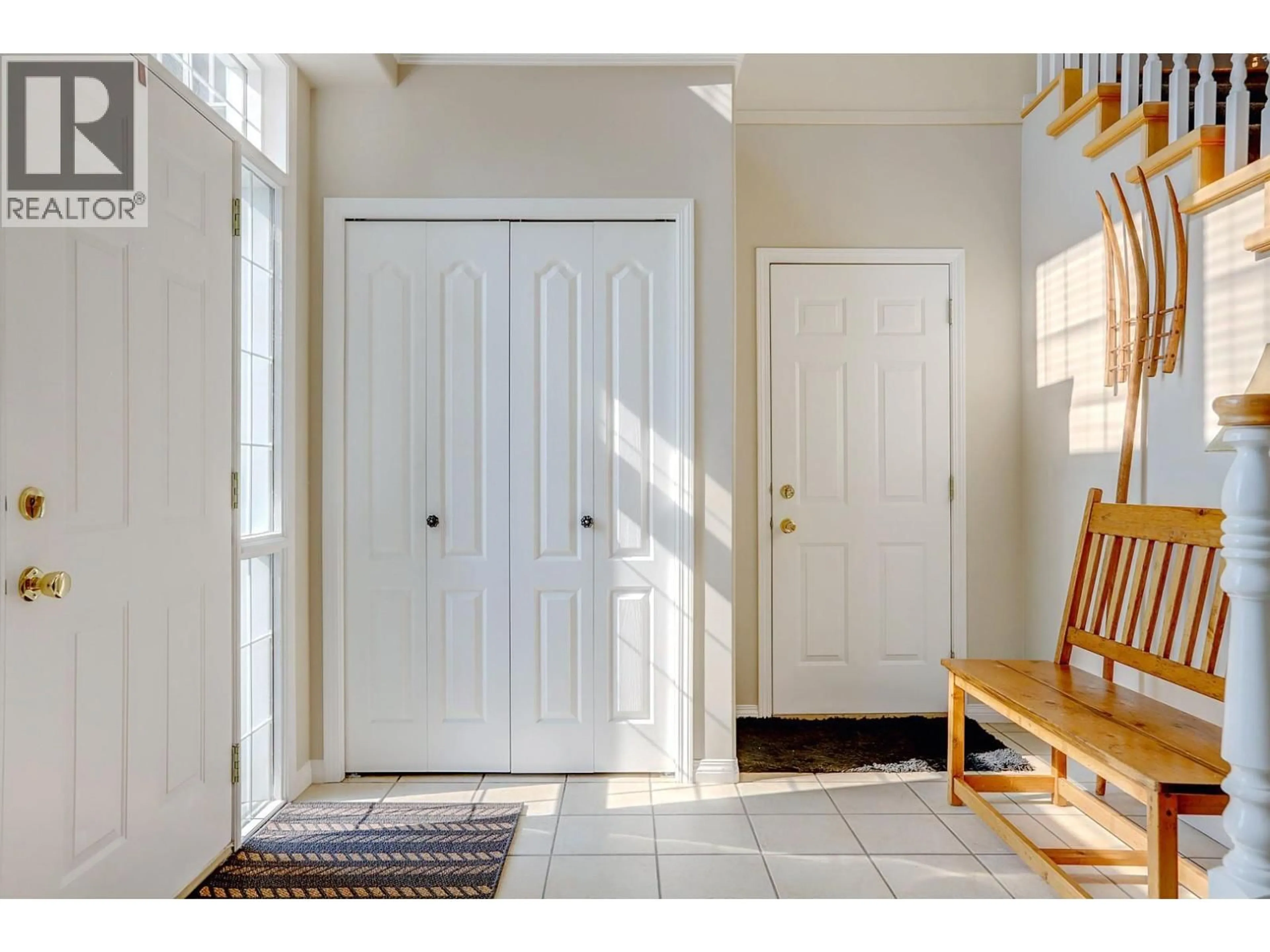 Indoor entryway for 7069 NAKISKA DRIVE, Vernon British Columbia V1B3M5