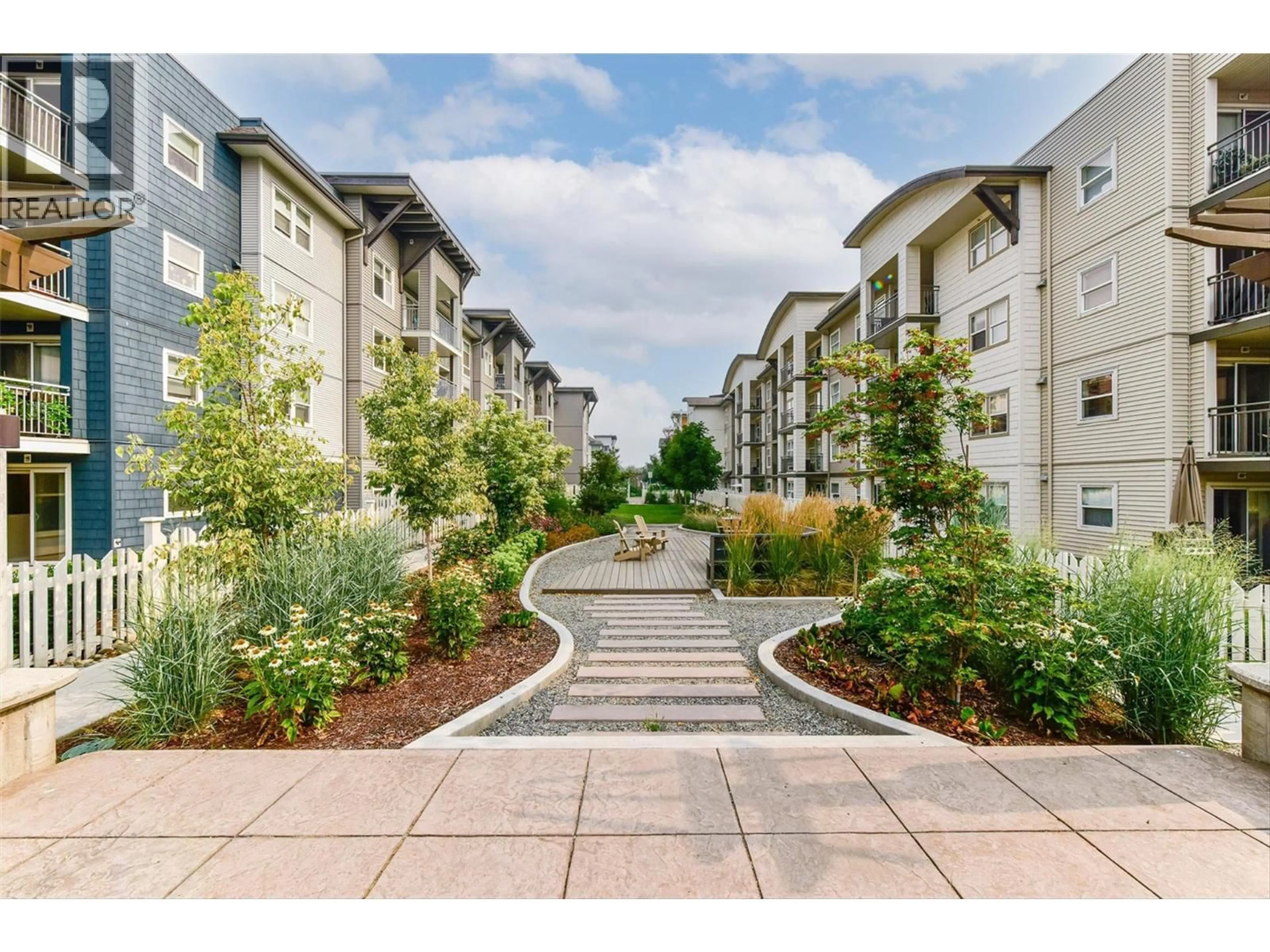 Patio, street for 304 - 547 YATES ROAD, Kelowna British Columbia V1V2T9