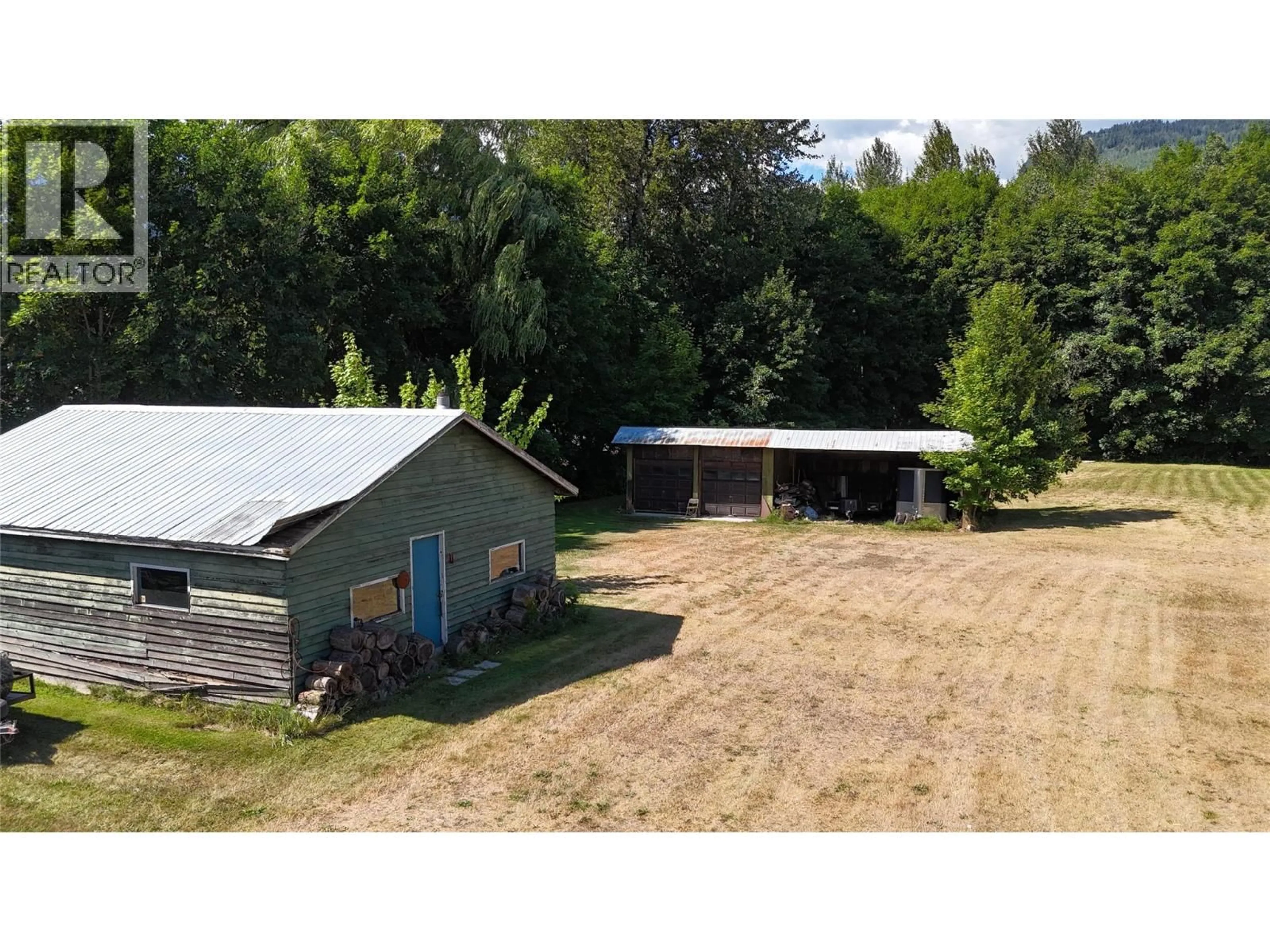 A pic from outside/outdoor area/front of a property/back of a property/a pic from drone, building for 719 BIG EDDY ROAD, Revelstoke British Columbia V0E2S0