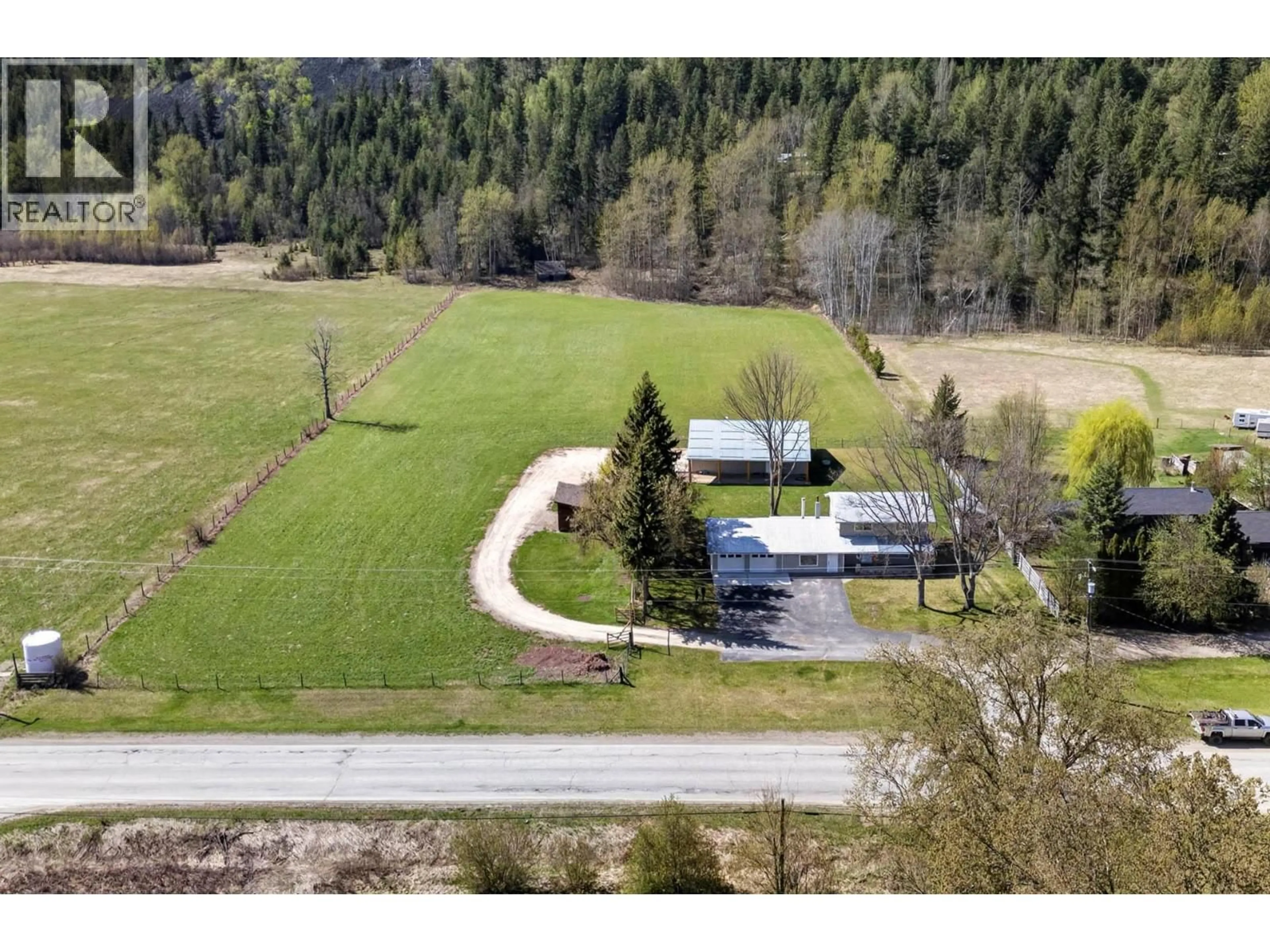 A pic from outside/outdoor area/front of a property/back of a property/a pic from drone, unknown for 985 OLD N THOMPSON HIGHWAY, Clearwater British Columbia V0E1N2