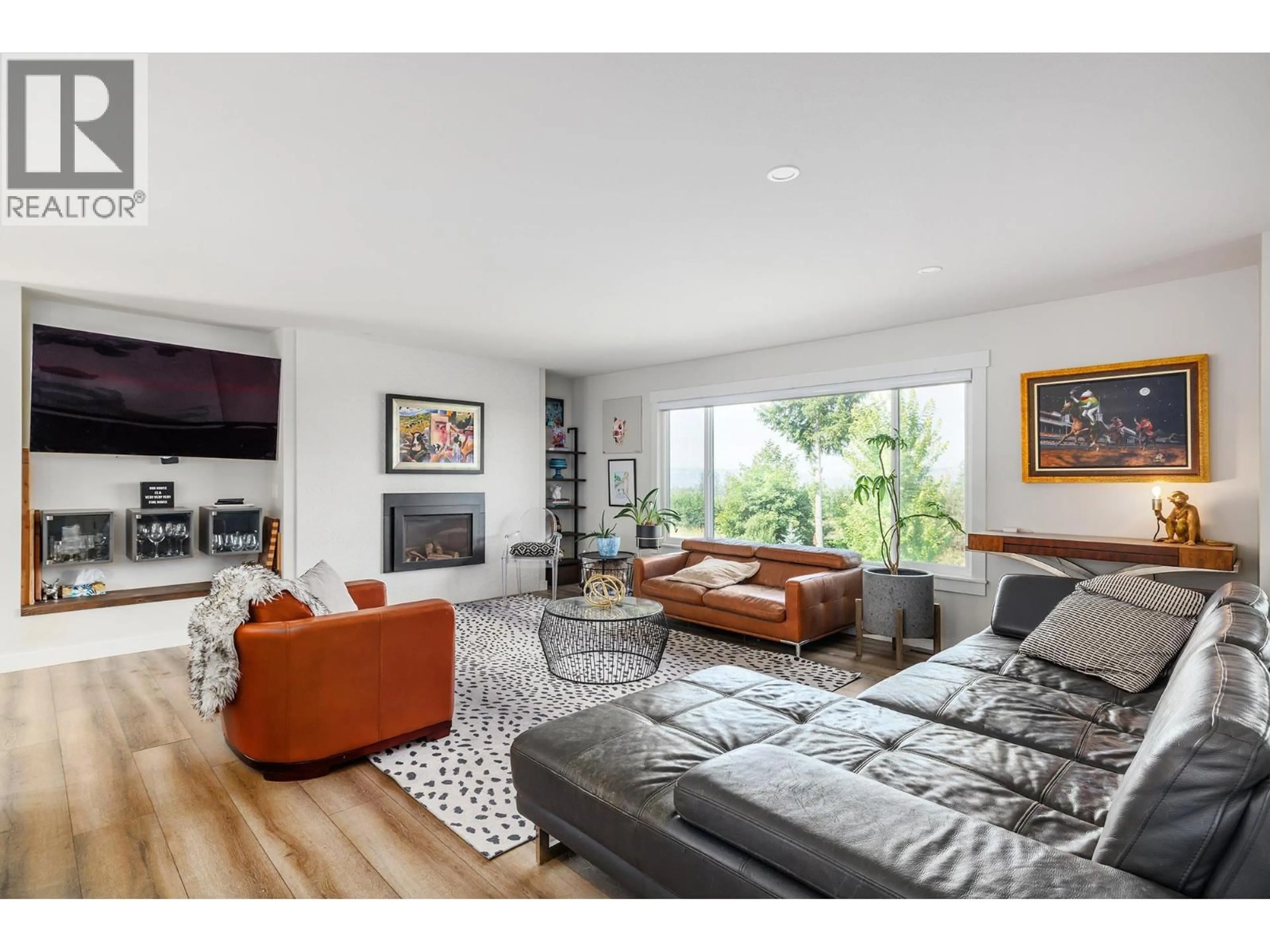 Living room with furniture, wood/laminate floor for 13487 MIDDLE BENCH ROAD, Lake Country British Columbia V4V2B4