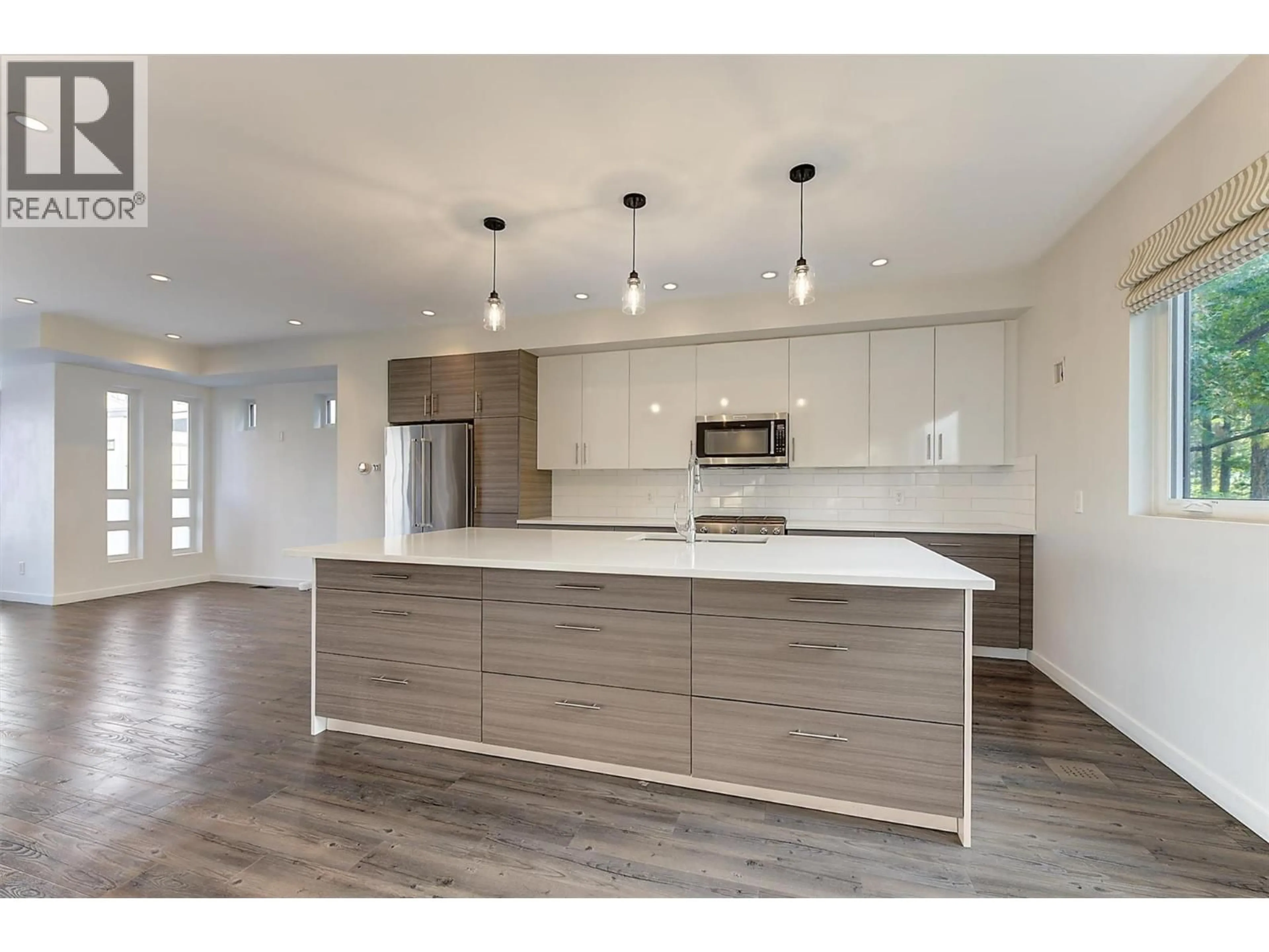 Open concept kitchen, wood/laminate floor for 32 - 1818 PEAK POINT COURT, West Kelowna British Columbia V1Z4B4