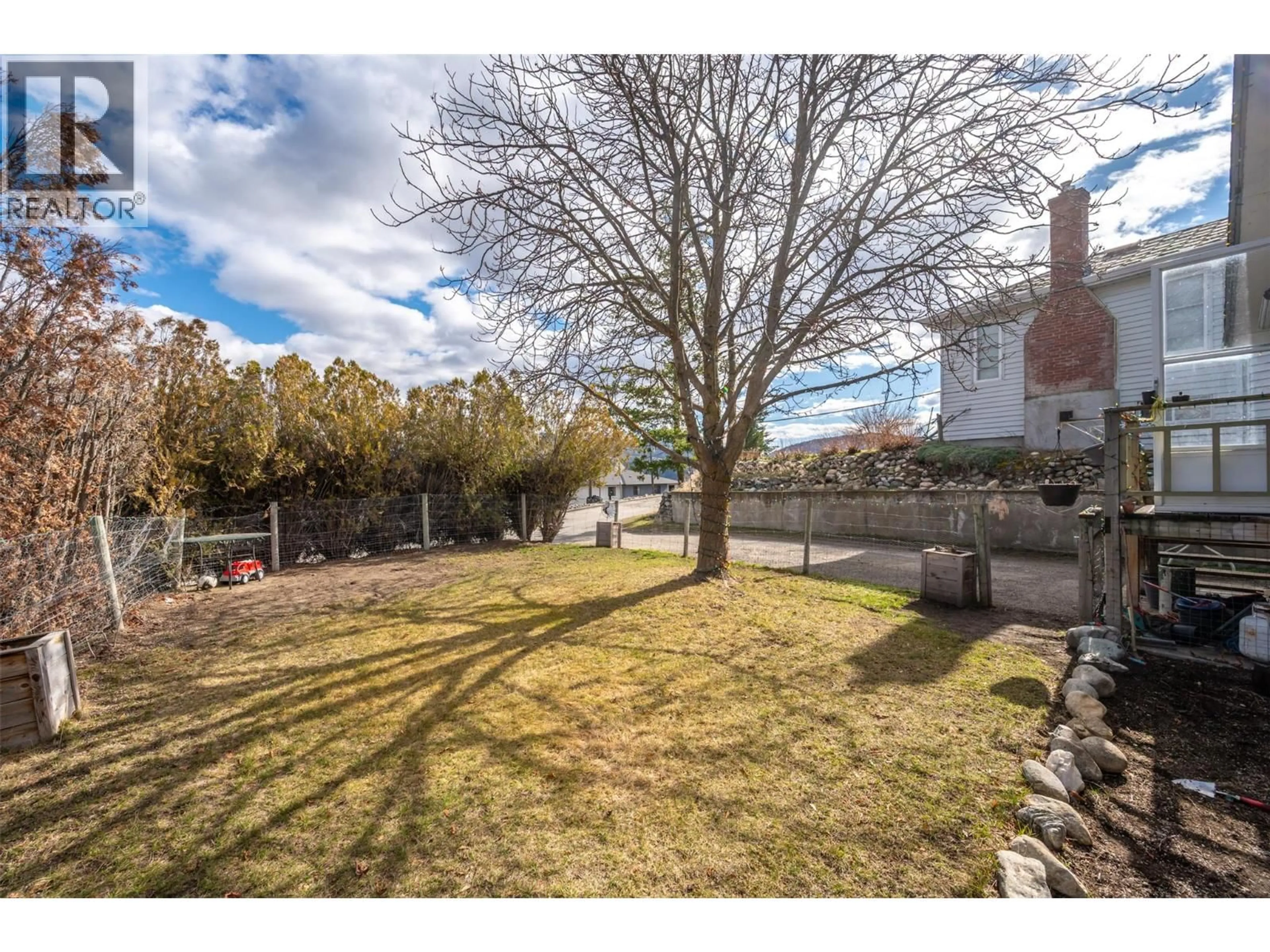 A pic from outside/outdoor area/front of a property/back of a property/a pic from drone, street for 6464 GALA STREET, Oliver British Columbia V0H1T0