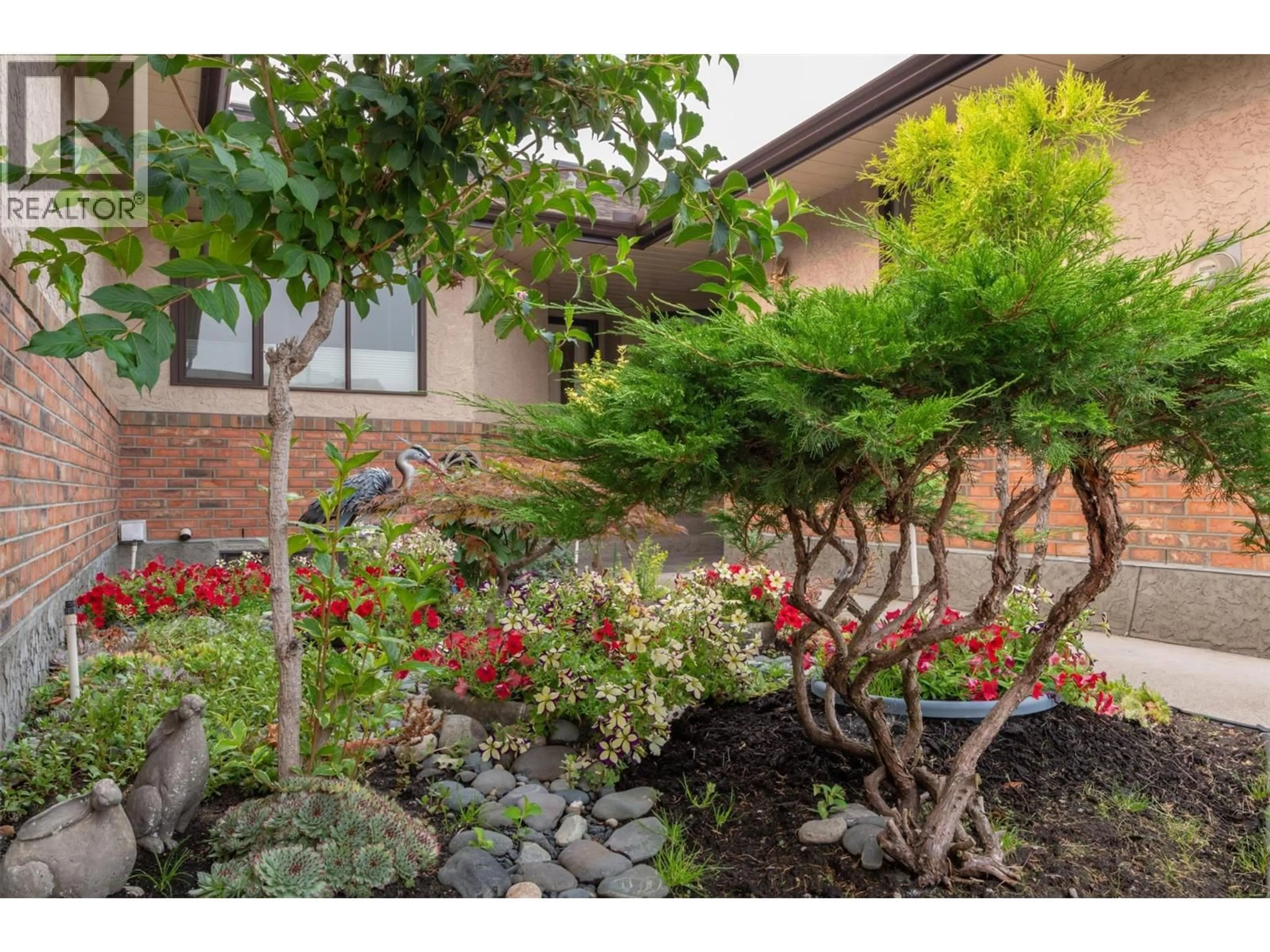 Patio, street for 83 - 2200 GORDON DRIVE, Kelowna British Columbia V1Y8T7