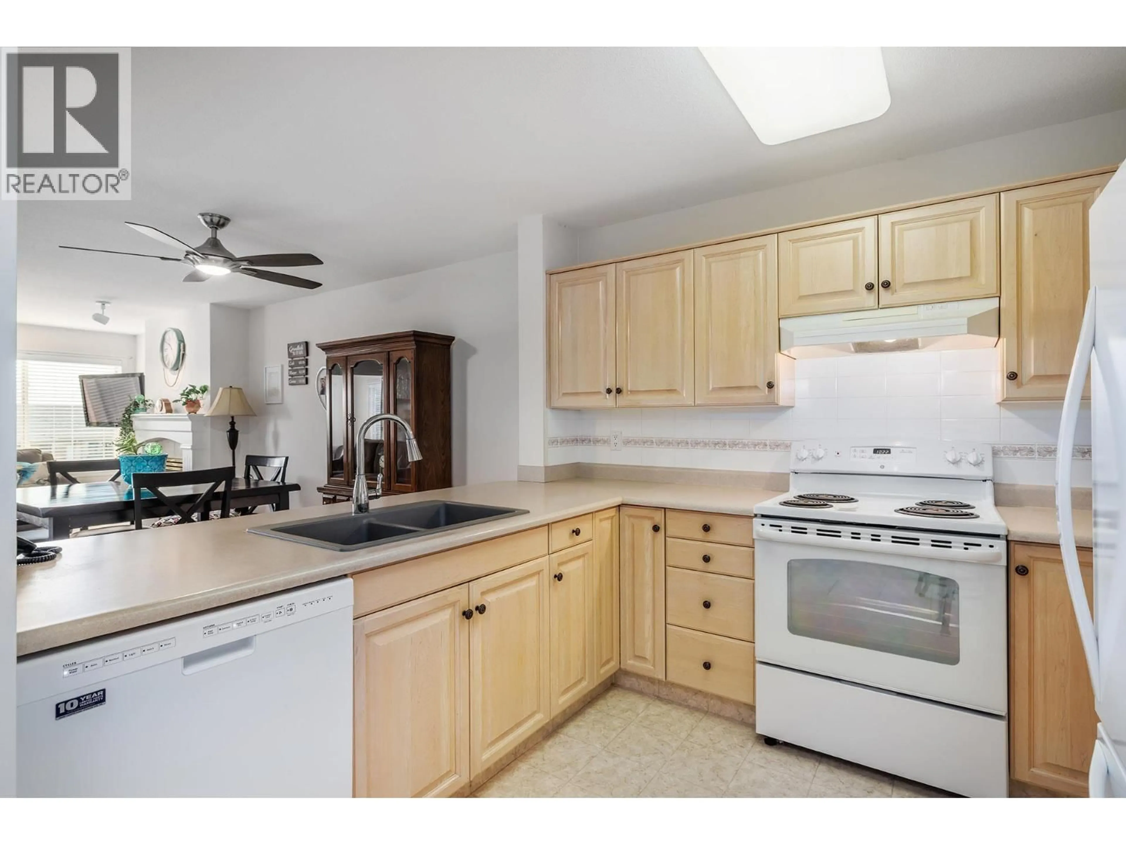 Standard kitchen, unknown for 315 - 3890 BROWN ROAD, West Kelowna British Columbia V4T2J5