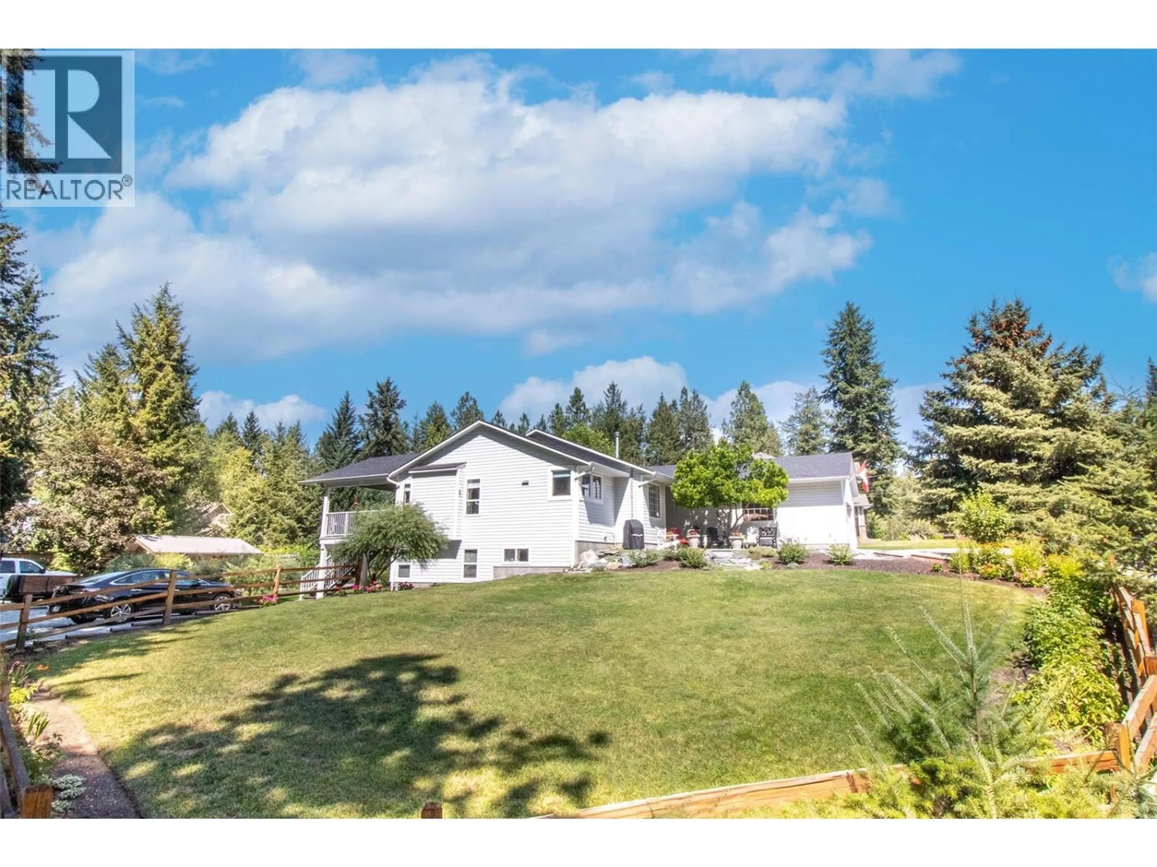 A pic from outside/outdoor area/front of a property/back of a property/a pic from drone, unknown for 2508 HARVARD ROAD, Kelowna British Columbia V1W4C2