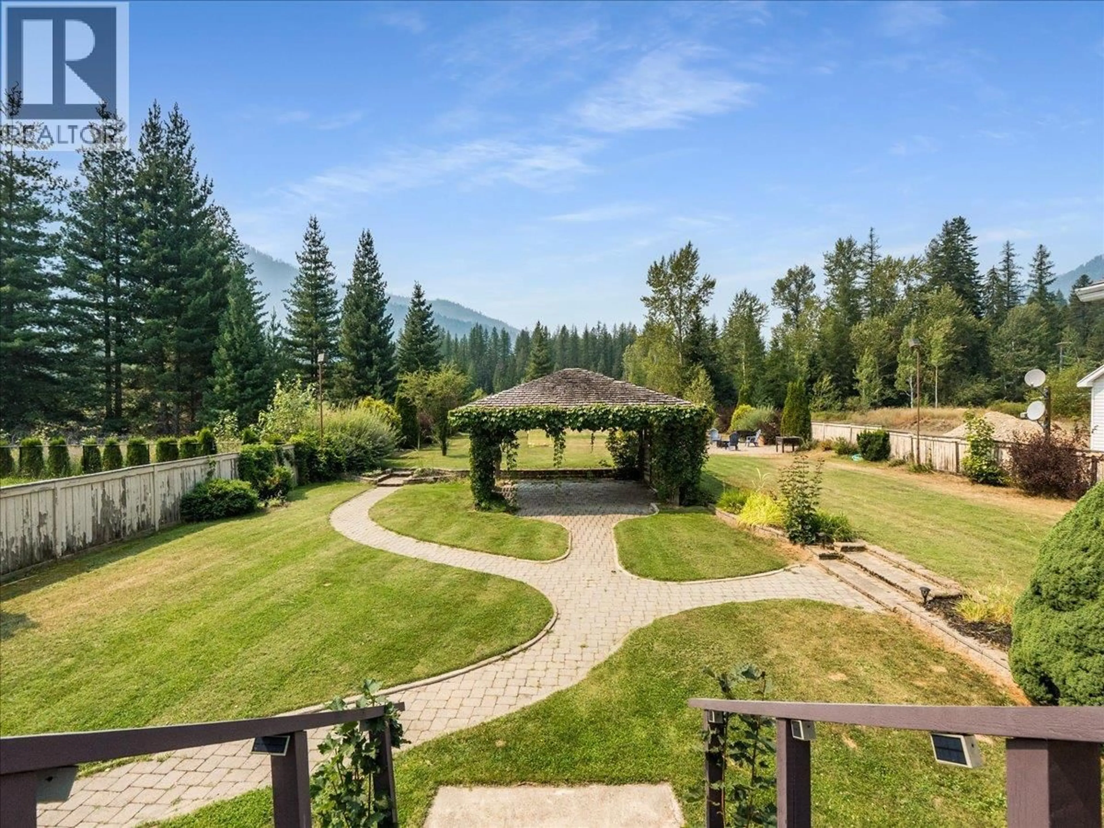A pic from outside/outdoor area/front of a property/back of a property/a pic from drone, mountain view for 1328 GLENDALE AVENUE, Salmo British Columbia V0G1Z0