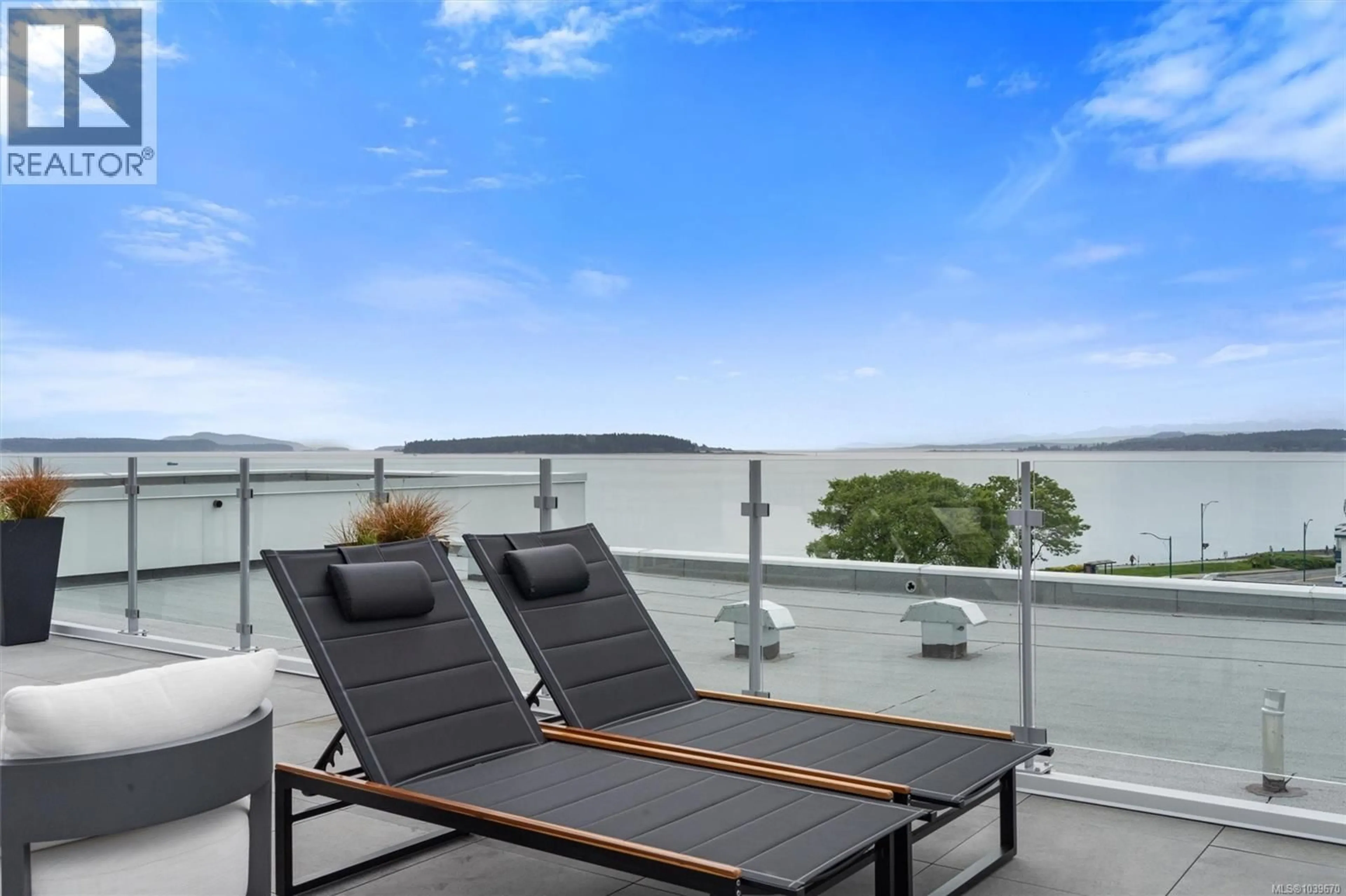 Balcony in the apartment, water/lake/river/ocean view for 205 - 9570 FIFTH STREET, Sidney British Columbia V8L2W5