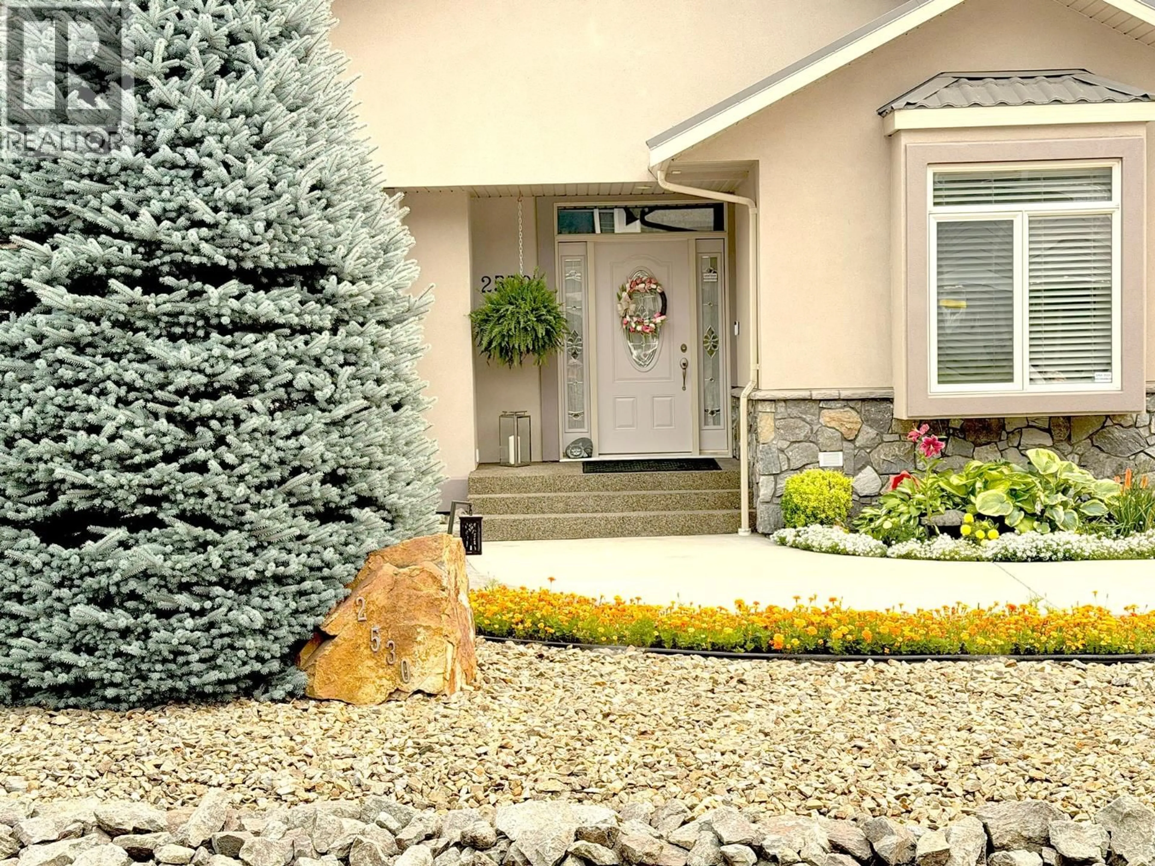 Indoor entryway for 2530 VALLEY PLACE, Blind Bay British Columbia V0E1H2